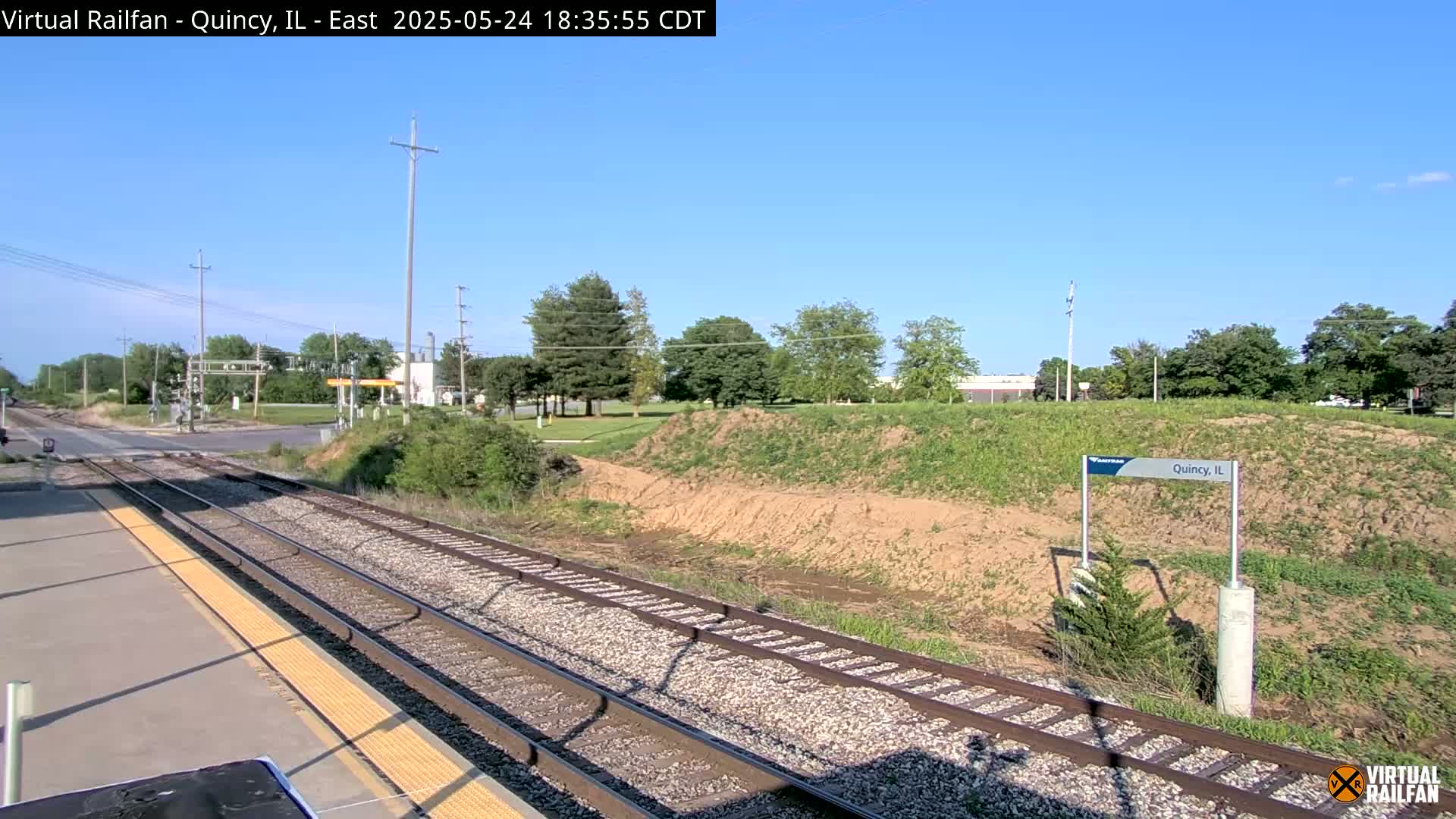 Quincy Amtrak Station & Railroad Crossing Live Cam - Quincy, Adams, Illinois, USA