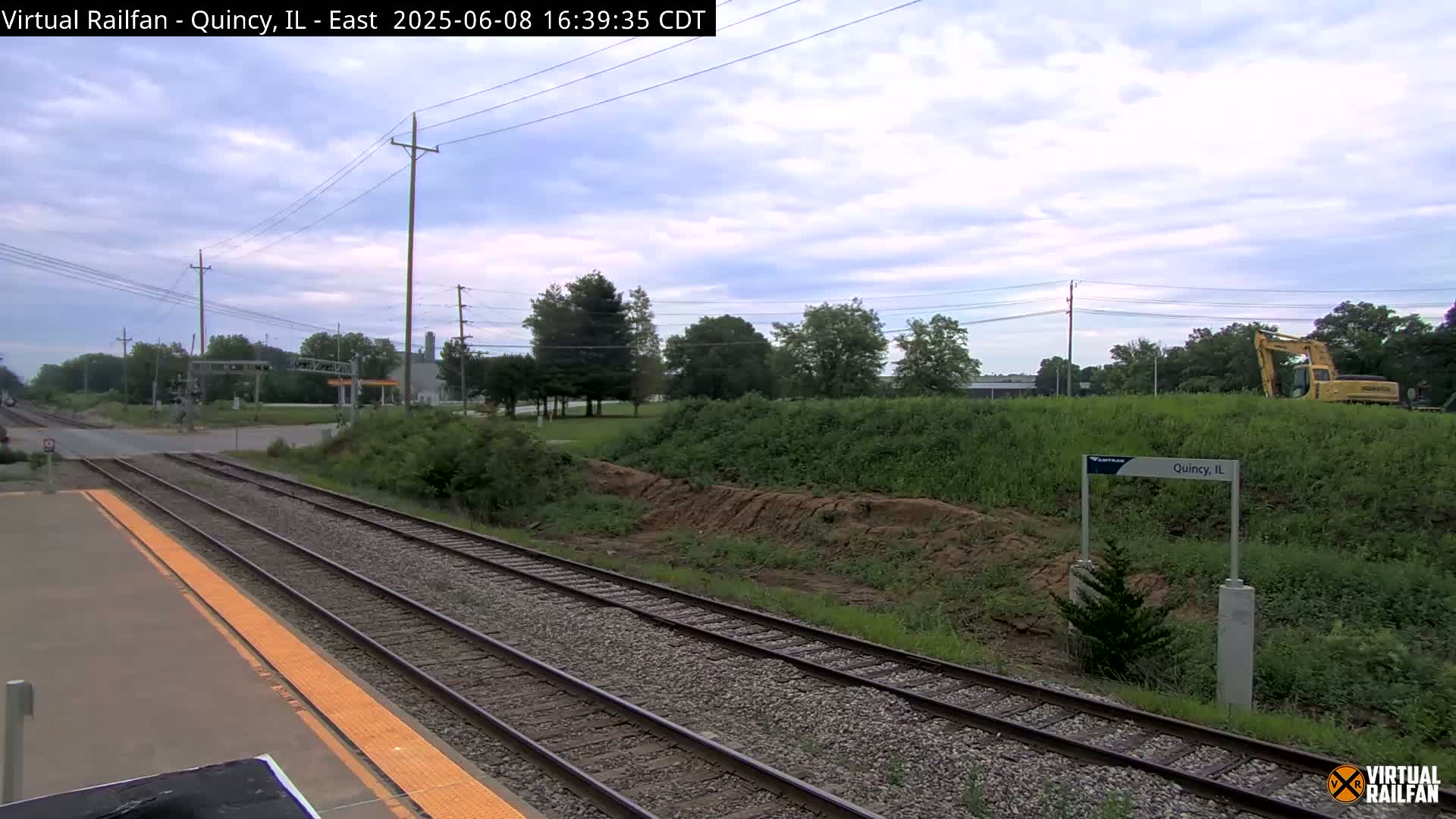 Quincy Amtrak Station & Railroad Crossing Live Cam - Quincy, Adams, Illinois, USA