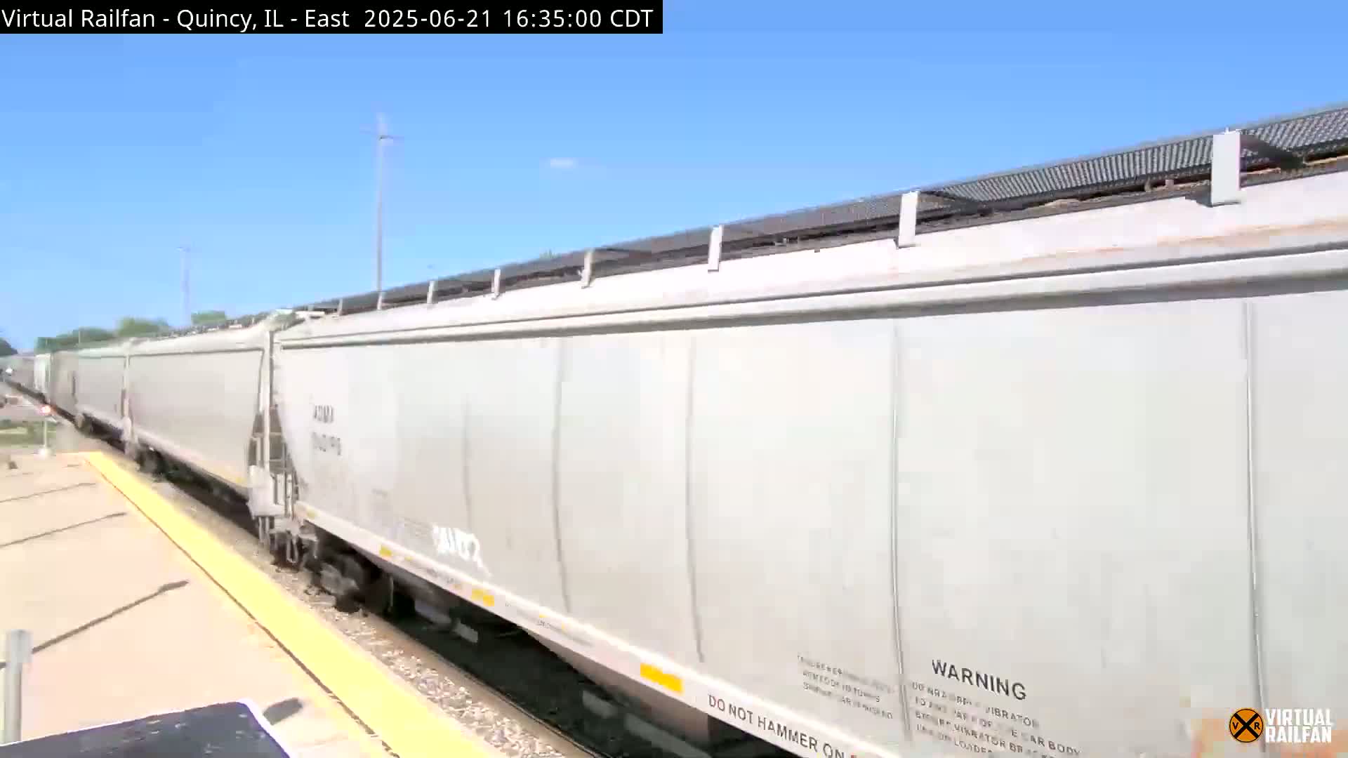 Quincy Amtrak Station & Railroad Crossing Live Cam - Quincy, Adams, Illinois, USA