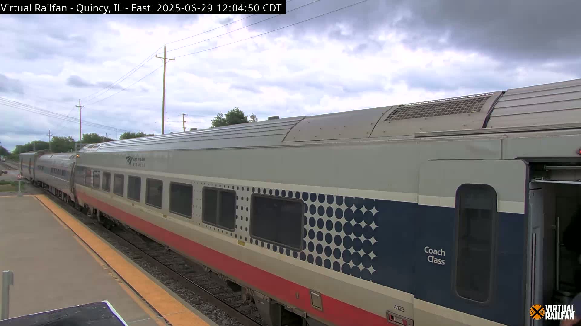 Quincy Amtrak Station & Railroad Crossing Live Cam - Quincy, Adams, Illinois, USA