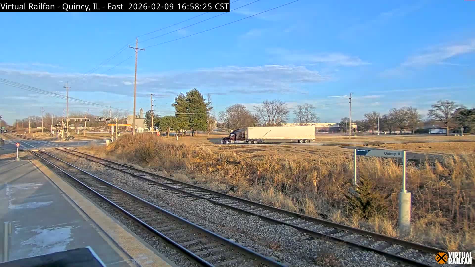 Quincy Amtrak Station & Railroad Crossing Live Cam - Quincy, Adams, Illinois, USA