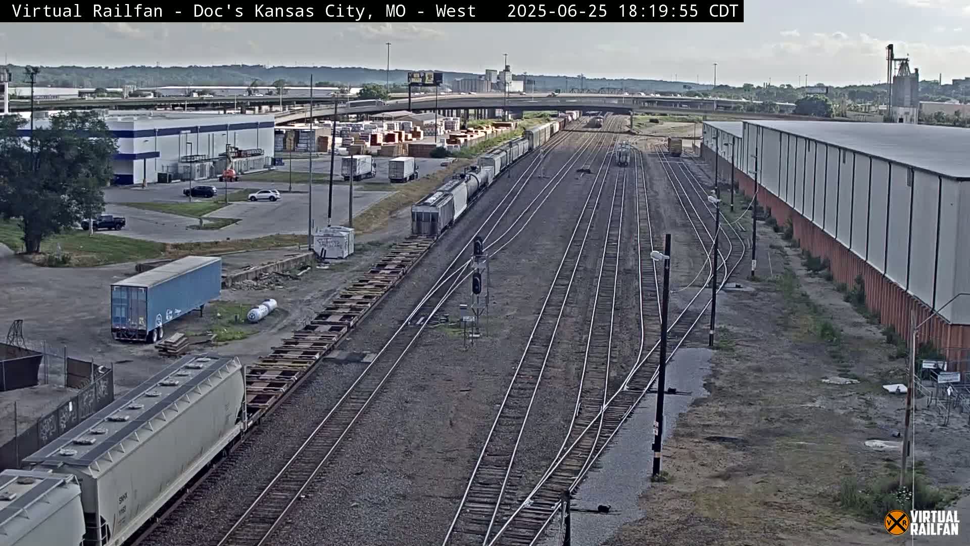 Kansas City Skyline & Train Depot Live Cam - Kansas City, Jackson, Missouri, USA 