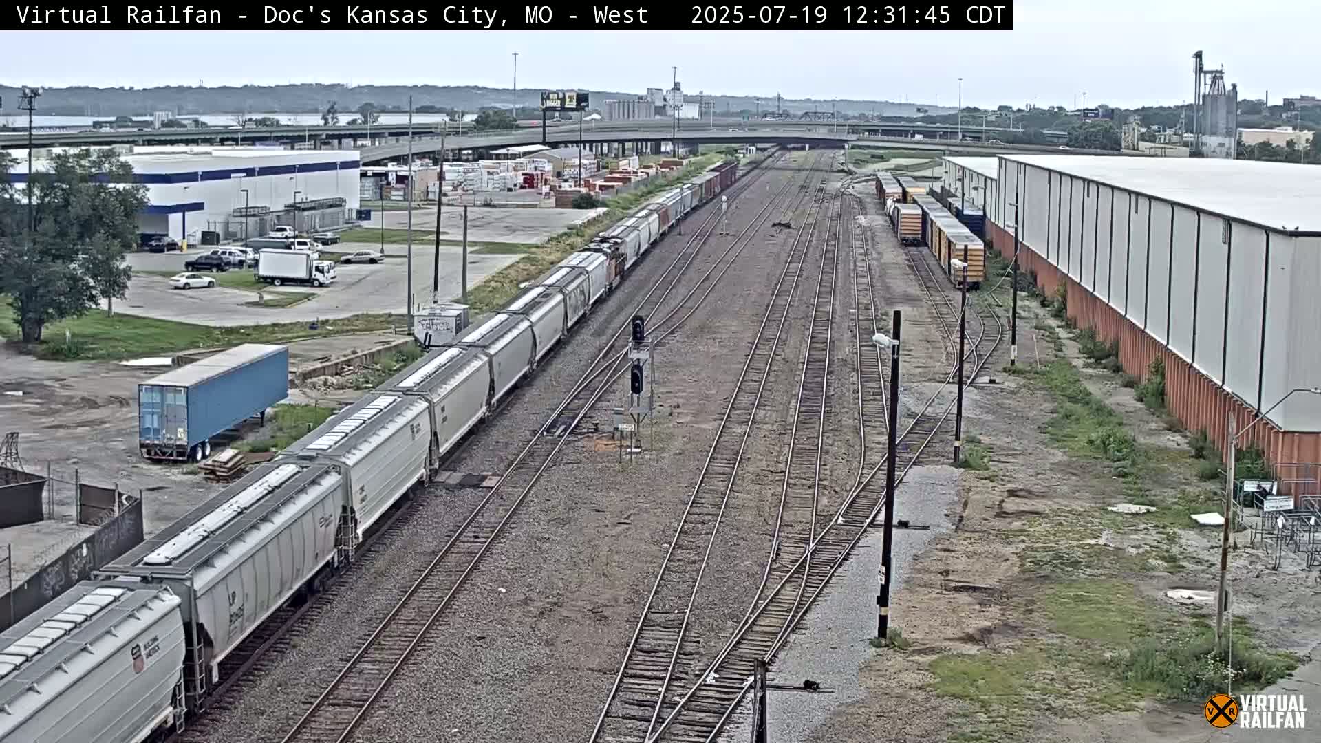 Kansas City Skyline & Train Depot Live Cam - Kansas City, Jackson, Missouri, USA 