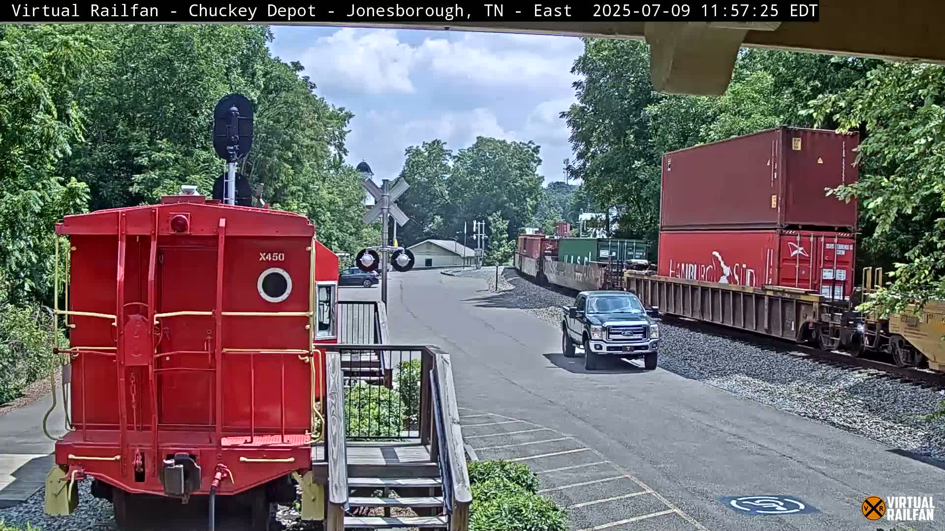 Jonesborough, Chuckey Railroad Depot Museum Railroad Crossing Live Cam - Jonesborough, Washington Tennessee, USA