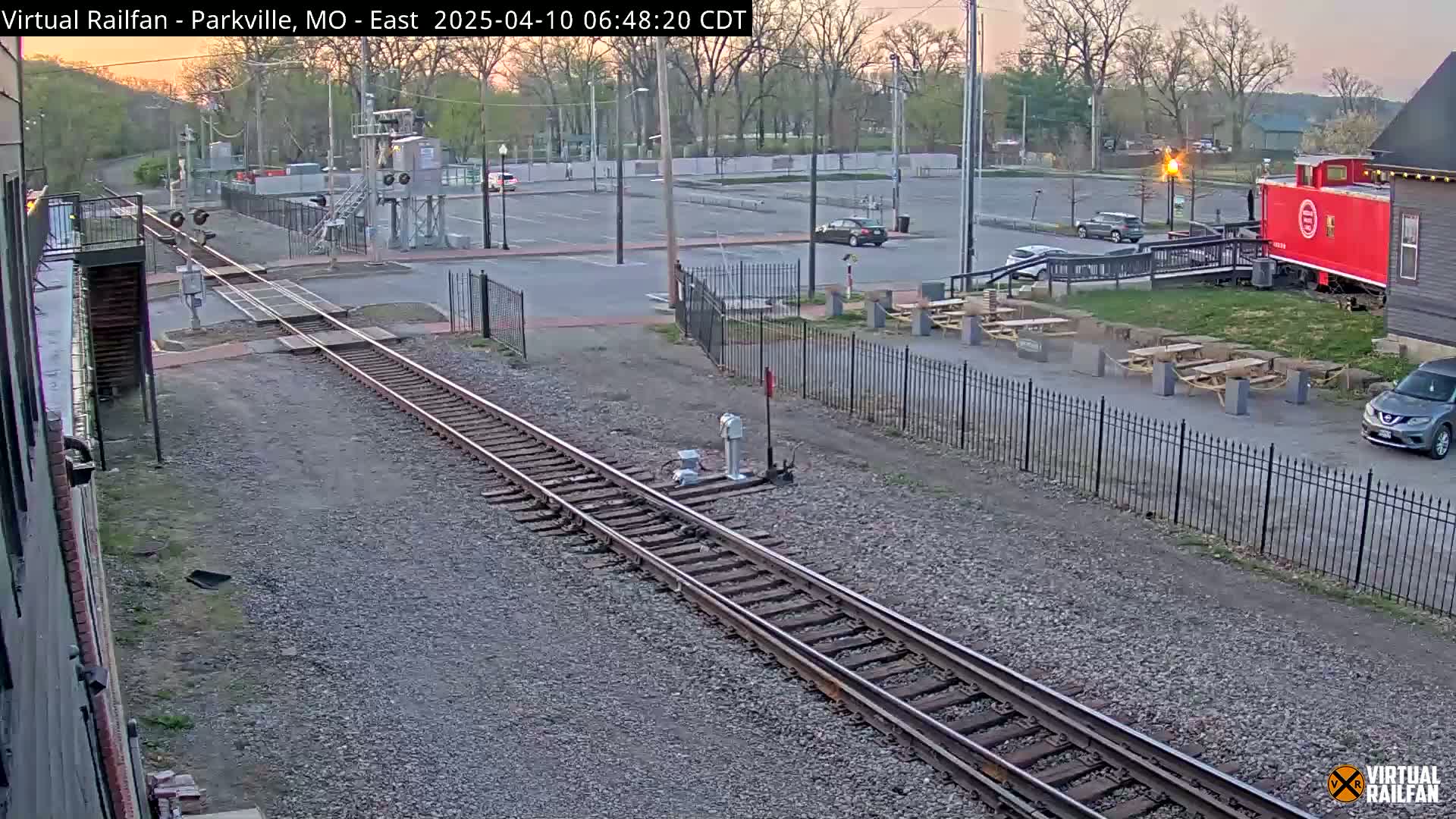 Parkville Railroad Crossing Live Cam - Parkville, Platte, Missouri, USA