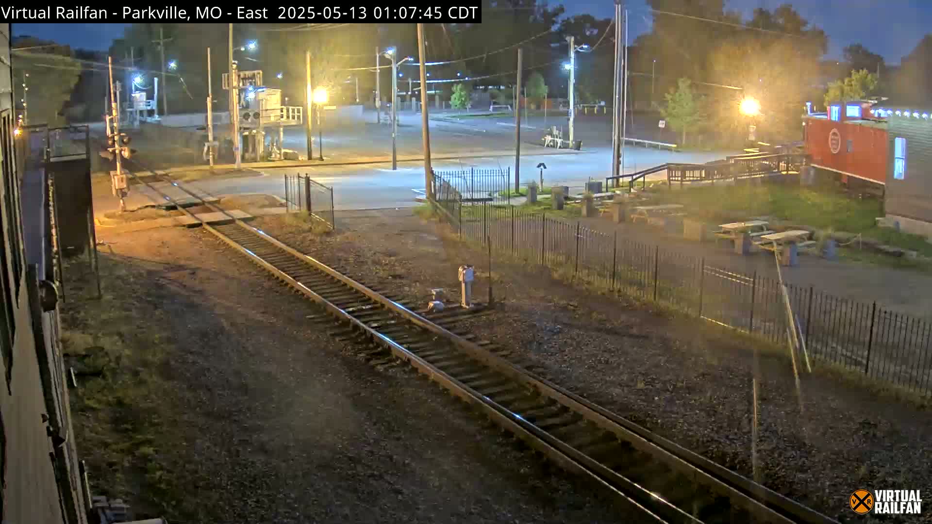 Parkville Railroad Crossing Live Cam - Parkville, Platte, Missouri, USA
