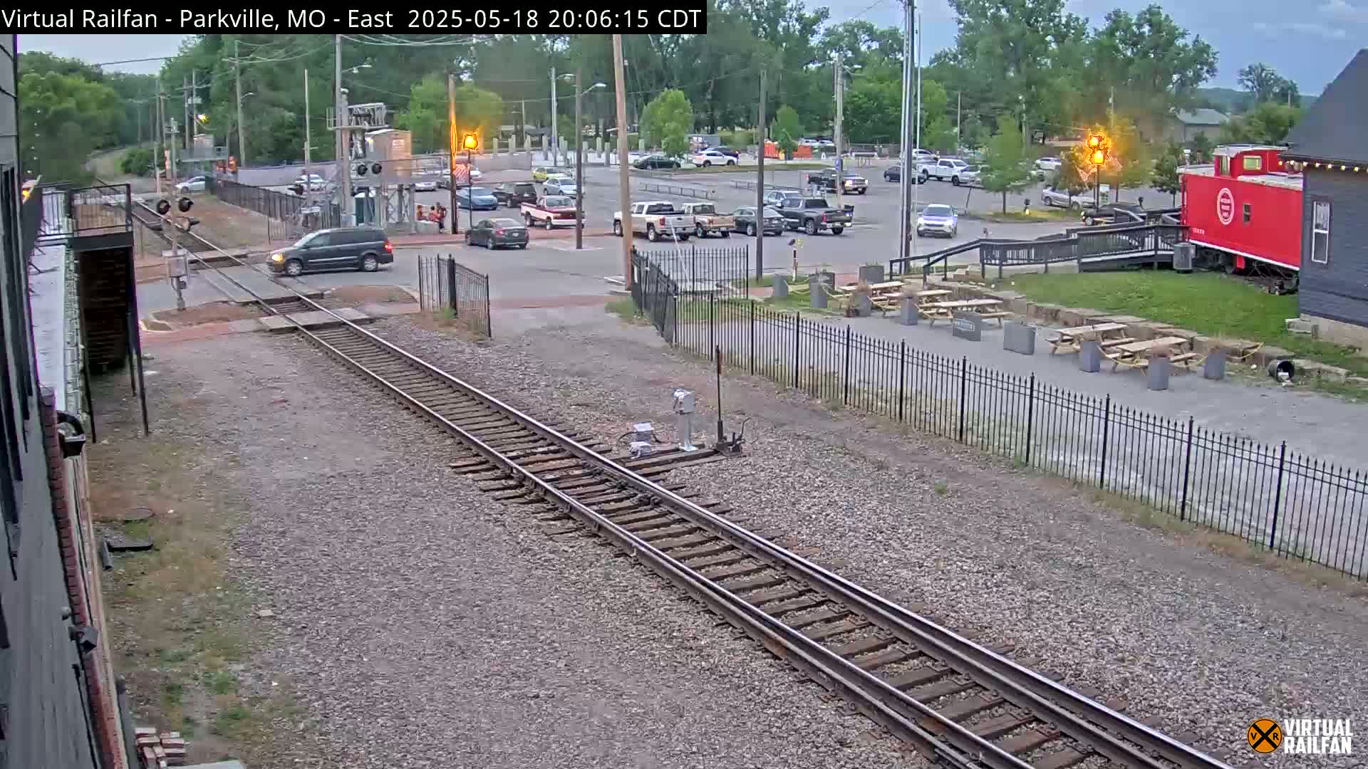 Parkville Railroad Crossing Live Cam - Parkville, Platte, Missouri, USA