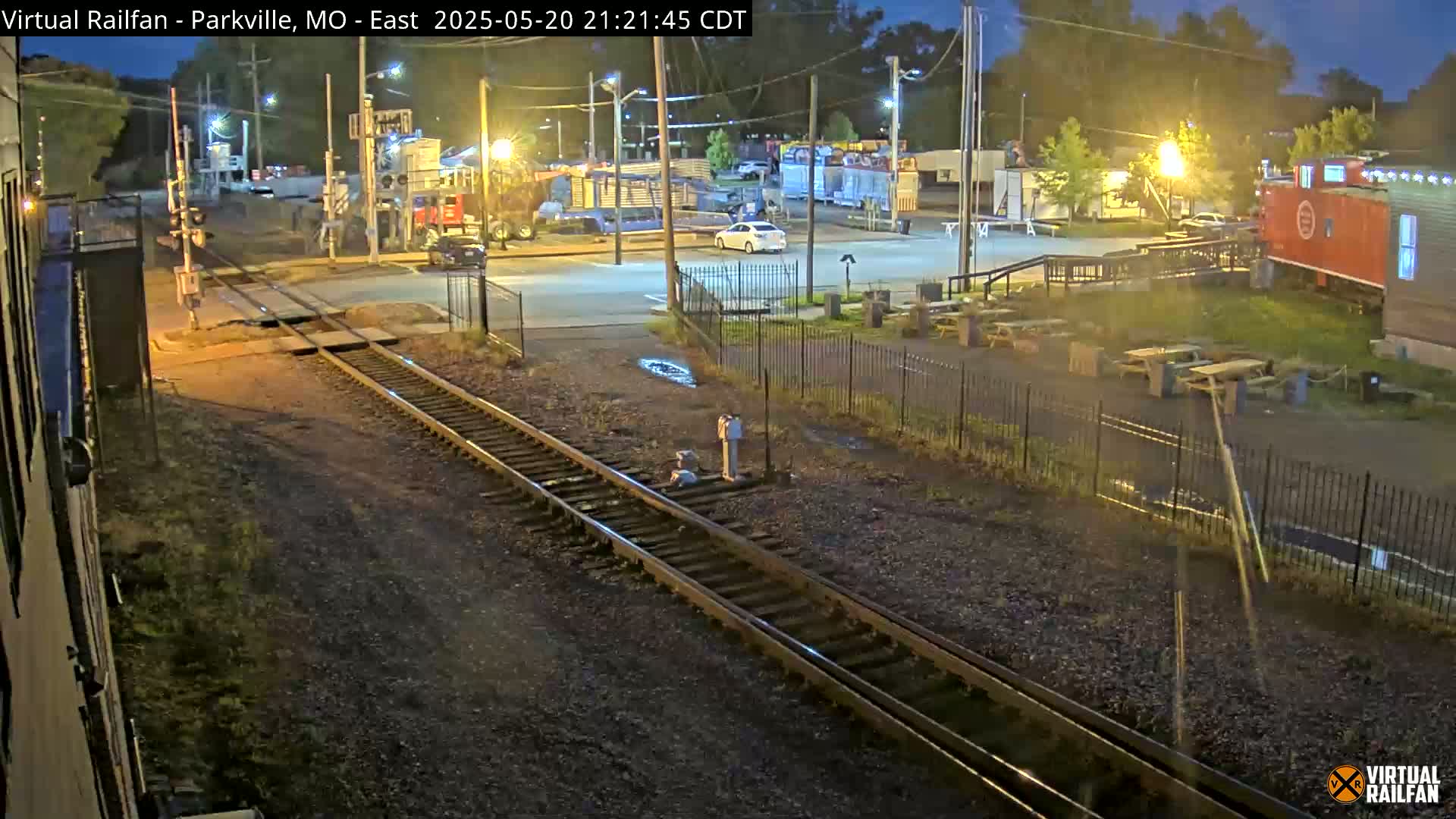 Parkville Railroad Crossing Live Cam - Parkville, Platte, Missouri, USA