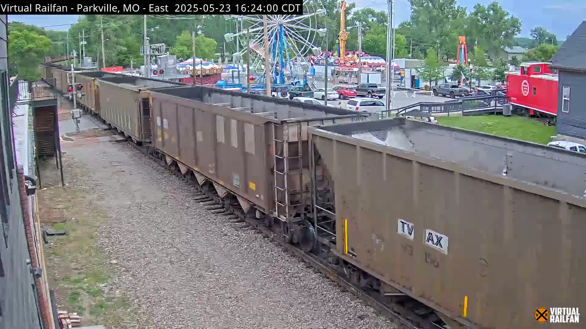 Parkville Railroad Crossing Live Cam - Parkville, Platte, Missouri, USA