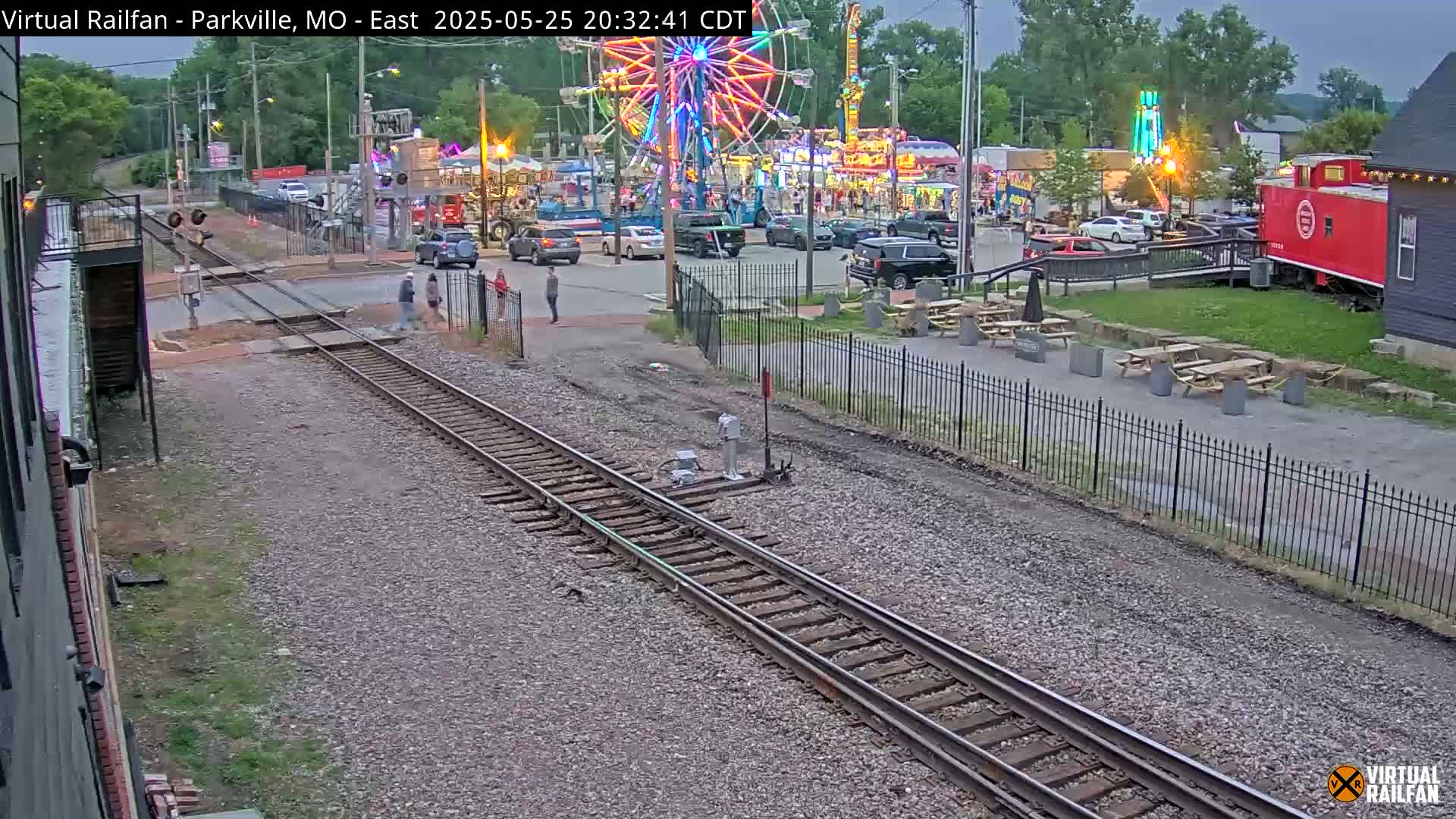 Parkville Railroad Crossing Live Cam - Parkville, Platte, Missouri, USA