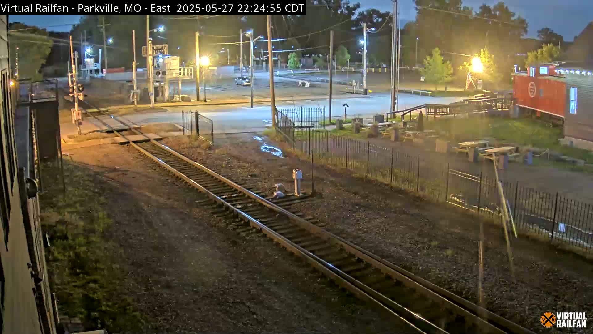 Parkville Railroad Crossing Live Cam - Parkville, Platte, Missouri, USA