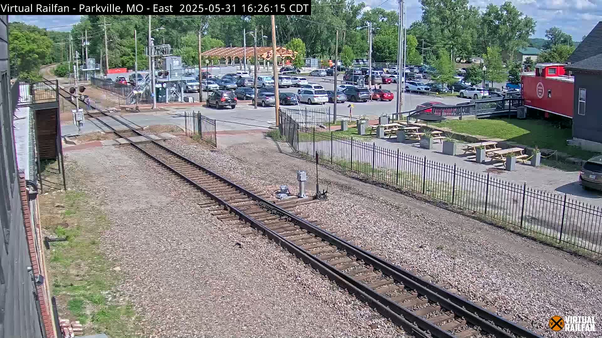 Parkville Railroad Crossing Live Cam - Parkville, Platte, Missouri, USA