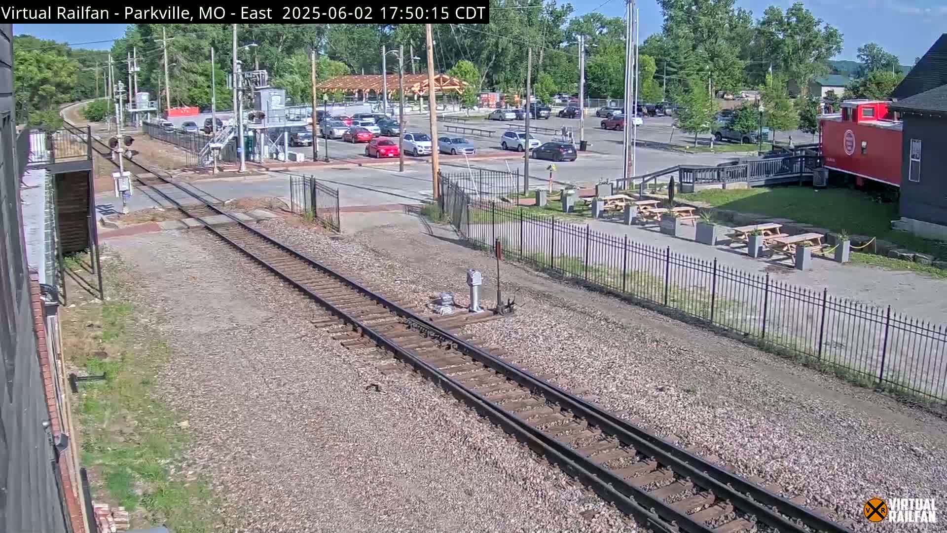 Parkville Railroad Crossing Live Cam - Parkville, Platte, Missouri, USA