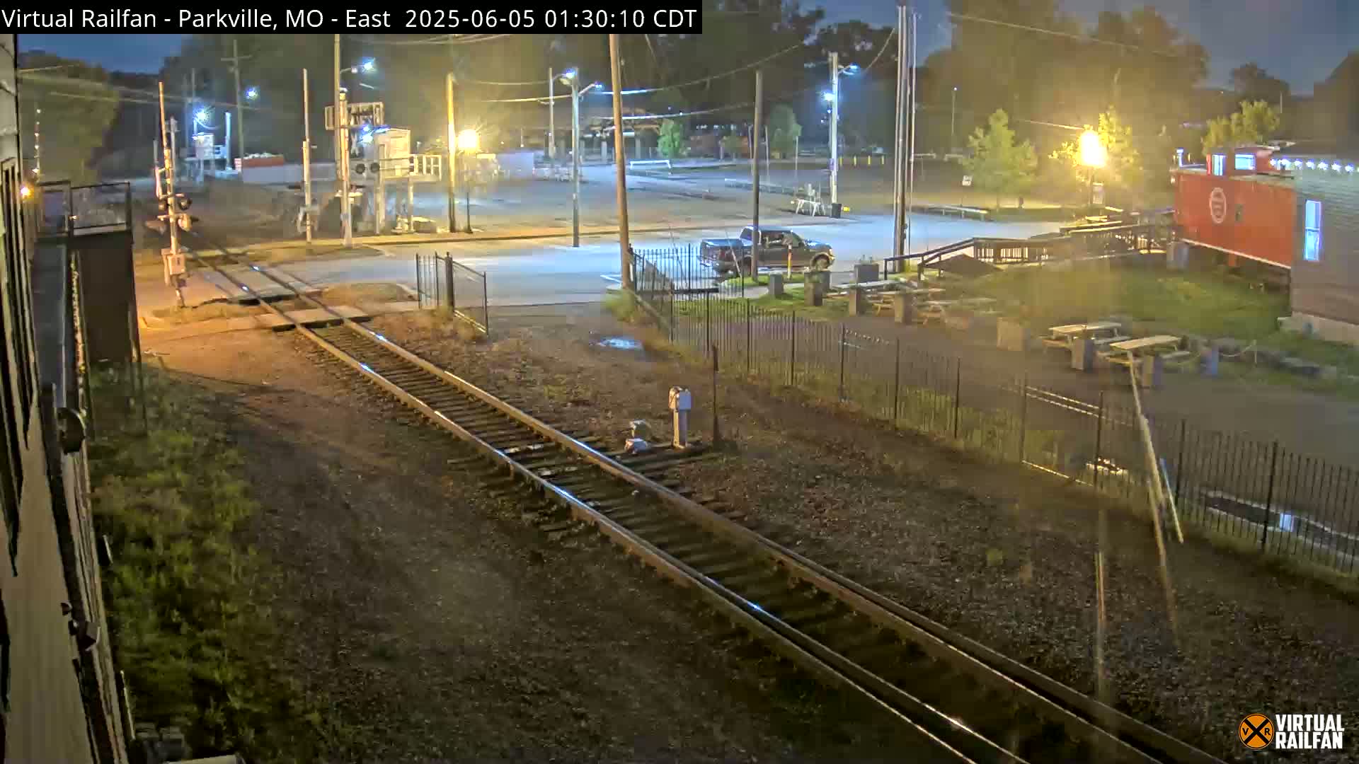 Parkville Railroad Crossing Live Cam - Parkville, Platte, Missouri, USA