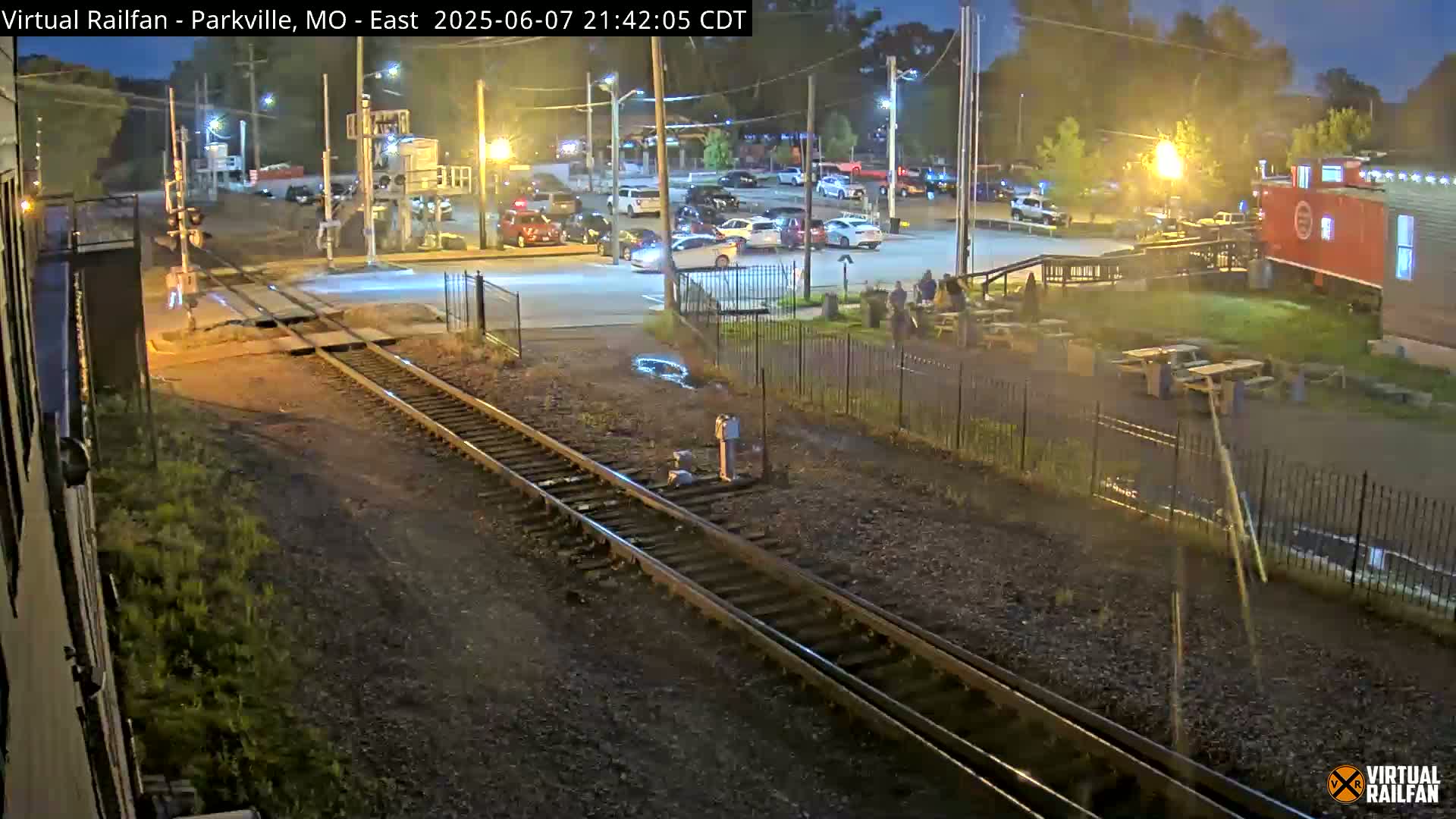 Parkville Railroad Crossing Live Cam - Parkville, Platte, Missouri, USA