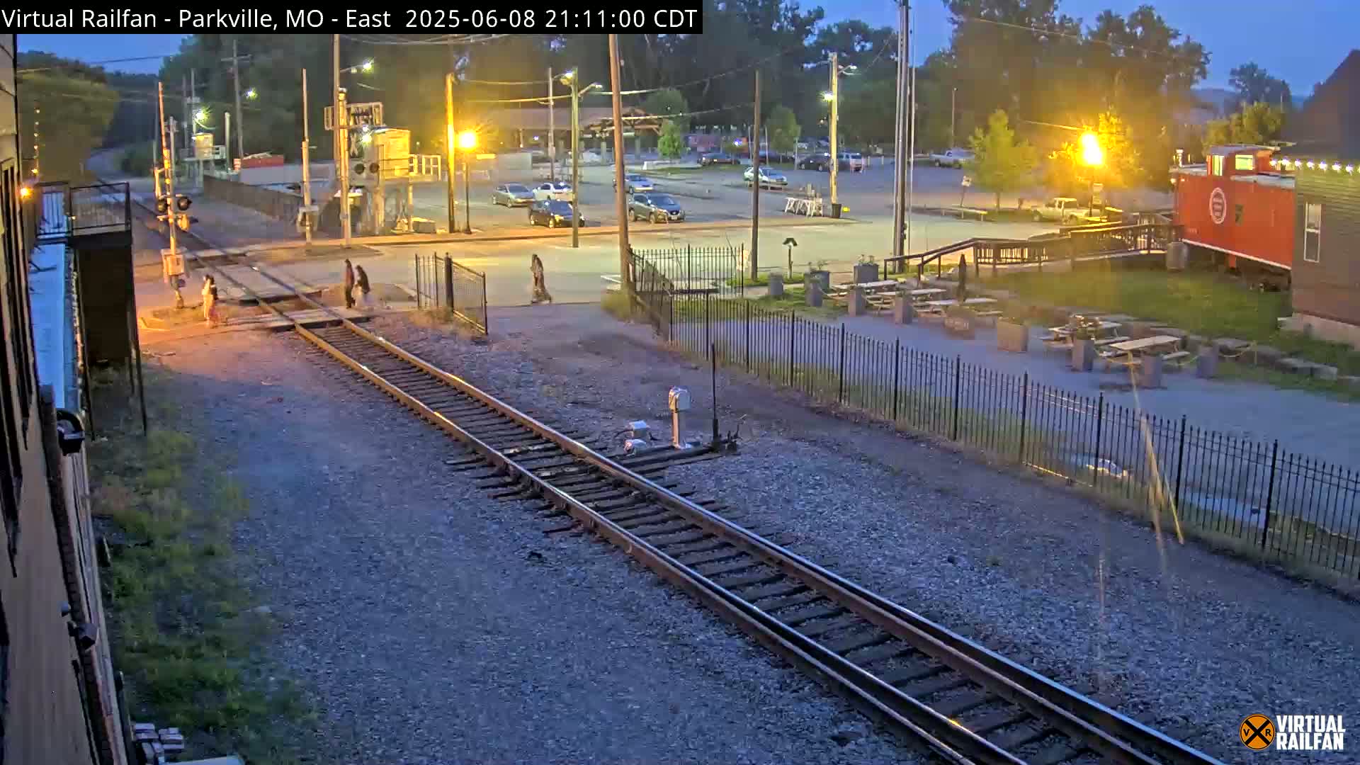 Parkville Railroad Crossing Live Cam - Parkville, Platte, Missouri, USA