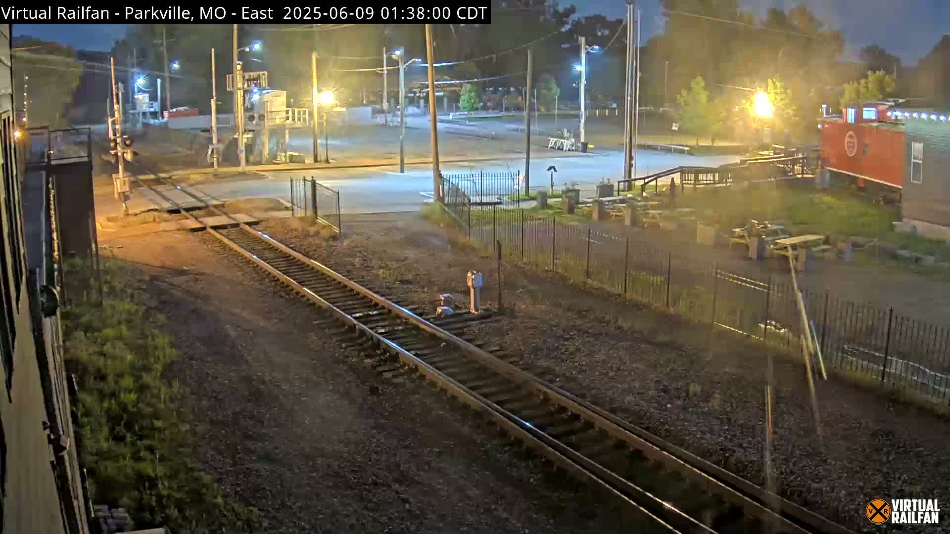Parkville Railroad Crossing Live Cam - Parkville, Platte, Missouri, USA