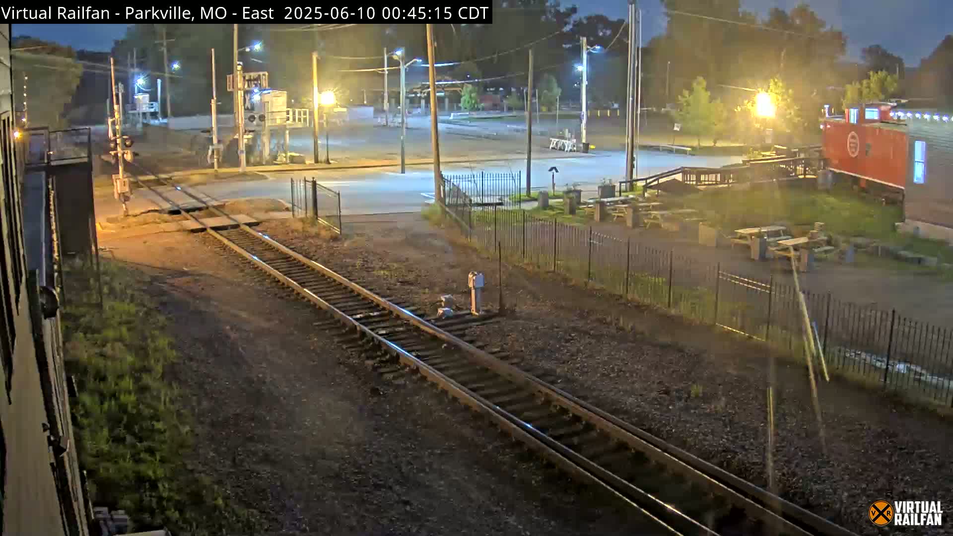 Parkville Railroad Crossing Live Cam - Parkville, Platte, Missouri, USA