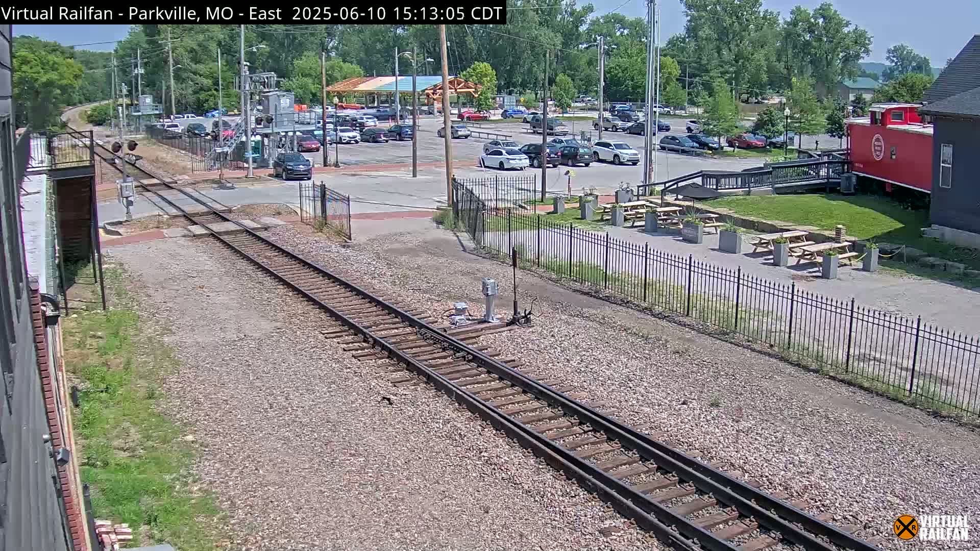 Parkville Railroad Crossing Live Cam - Parkville, Platte, Missouri, USA