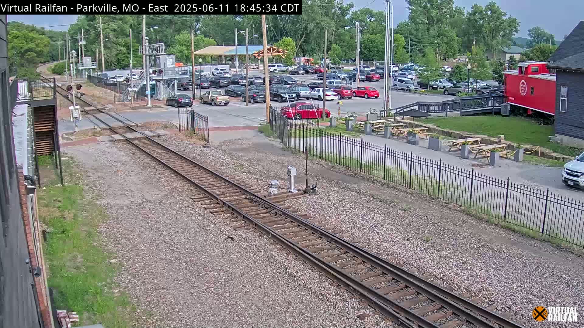 Parkville Railroad Crossing Live Cam - Parkville, Platte, Missouri, USA