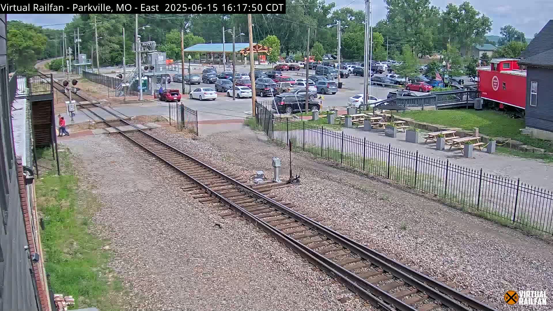 Parkville Railroad Crossing Live Cam - Parkville, Platte, Missouri, USA