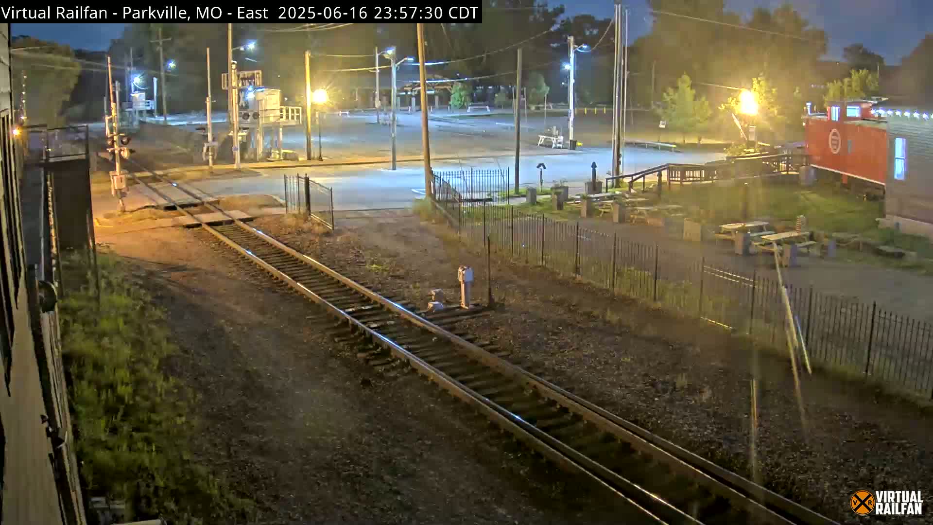 Parkville Railroad Crossing Live Cam - Parkville, Platte, Missouri, USA