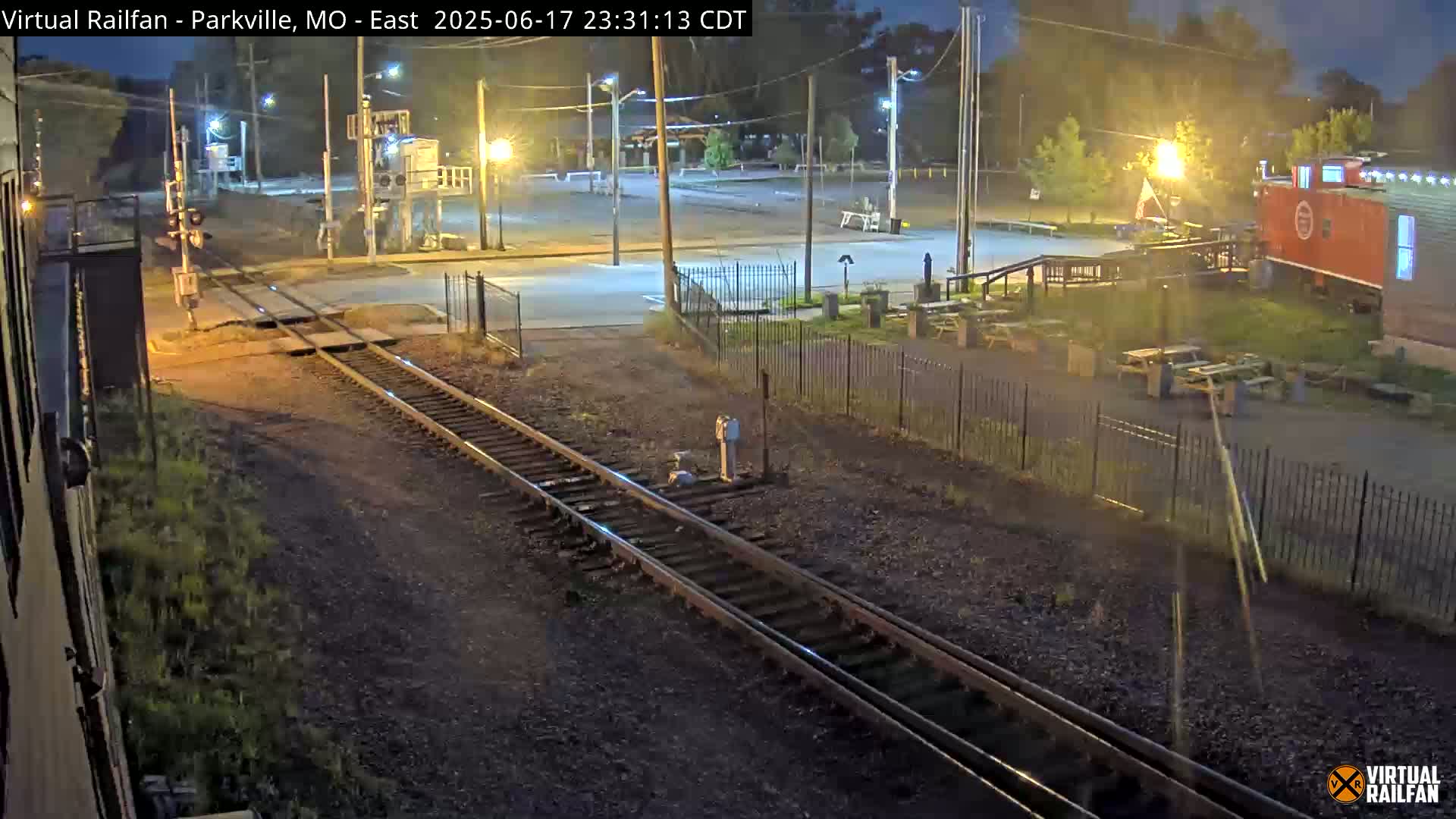 Parkville Railroad Crossing Live Cam - Parkville, Platte, Missouri, USA