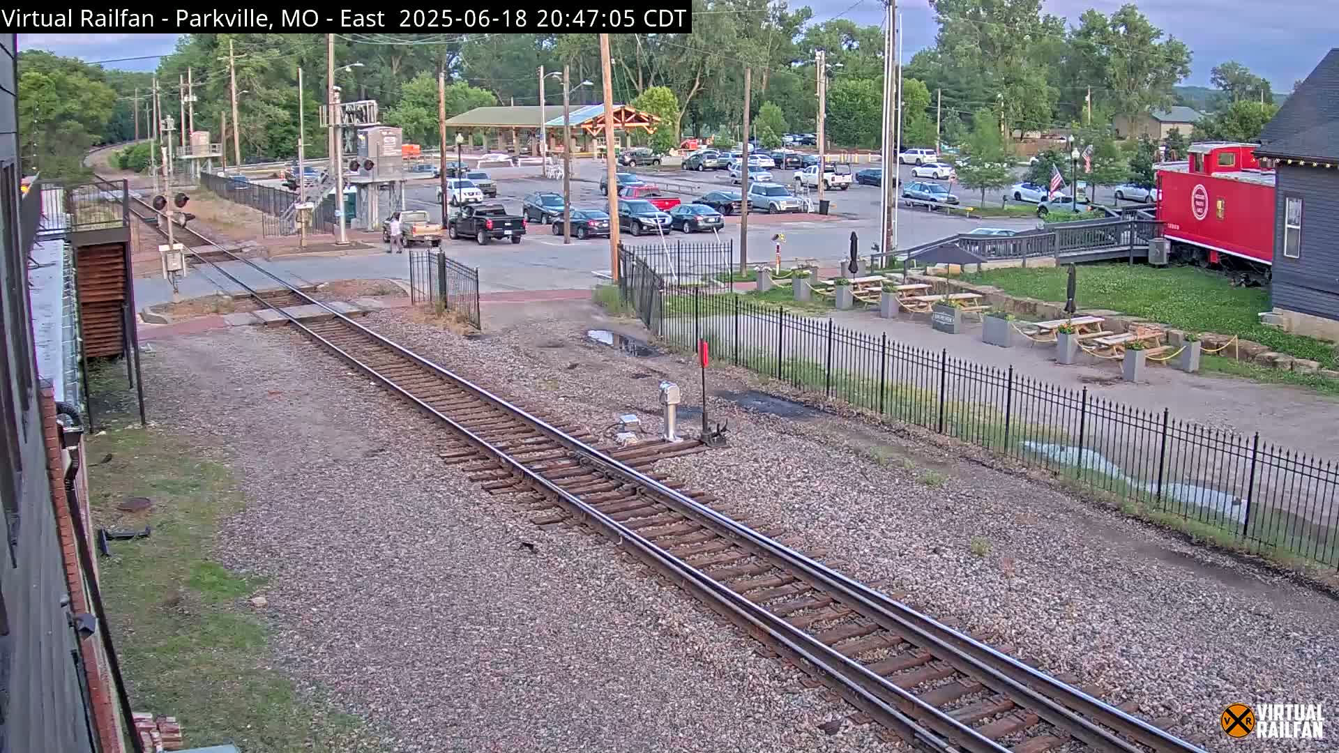 Parkville Railroad Crossing Live Cam - Parkville, Platte, Missouri, USA