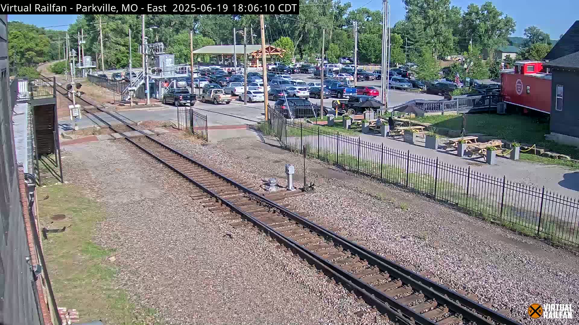 Parkville Railroad Crossing Live Cam - Parkville, Platte, Missouri, USA