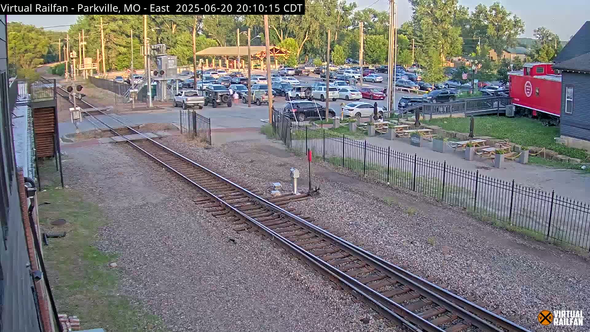 Parkville Railroad Crossing Live Cam - Parkville, Platte, Missouri, USA