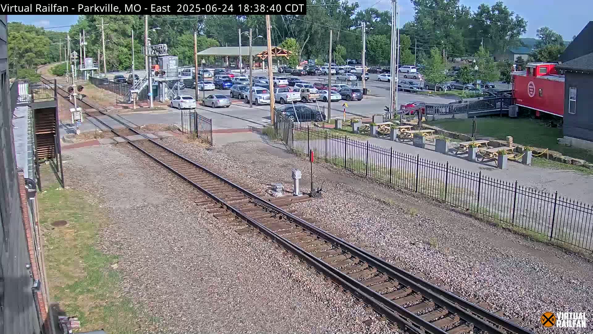 Parkville Railroad Crossing Live Cam - Parkville, Platte, Missouri, USA