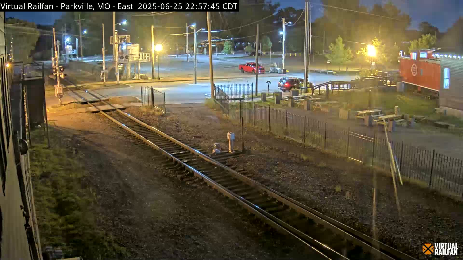 Parkville Railroad Crossing Live Cam - Parkville, Platte, Missouri, USA