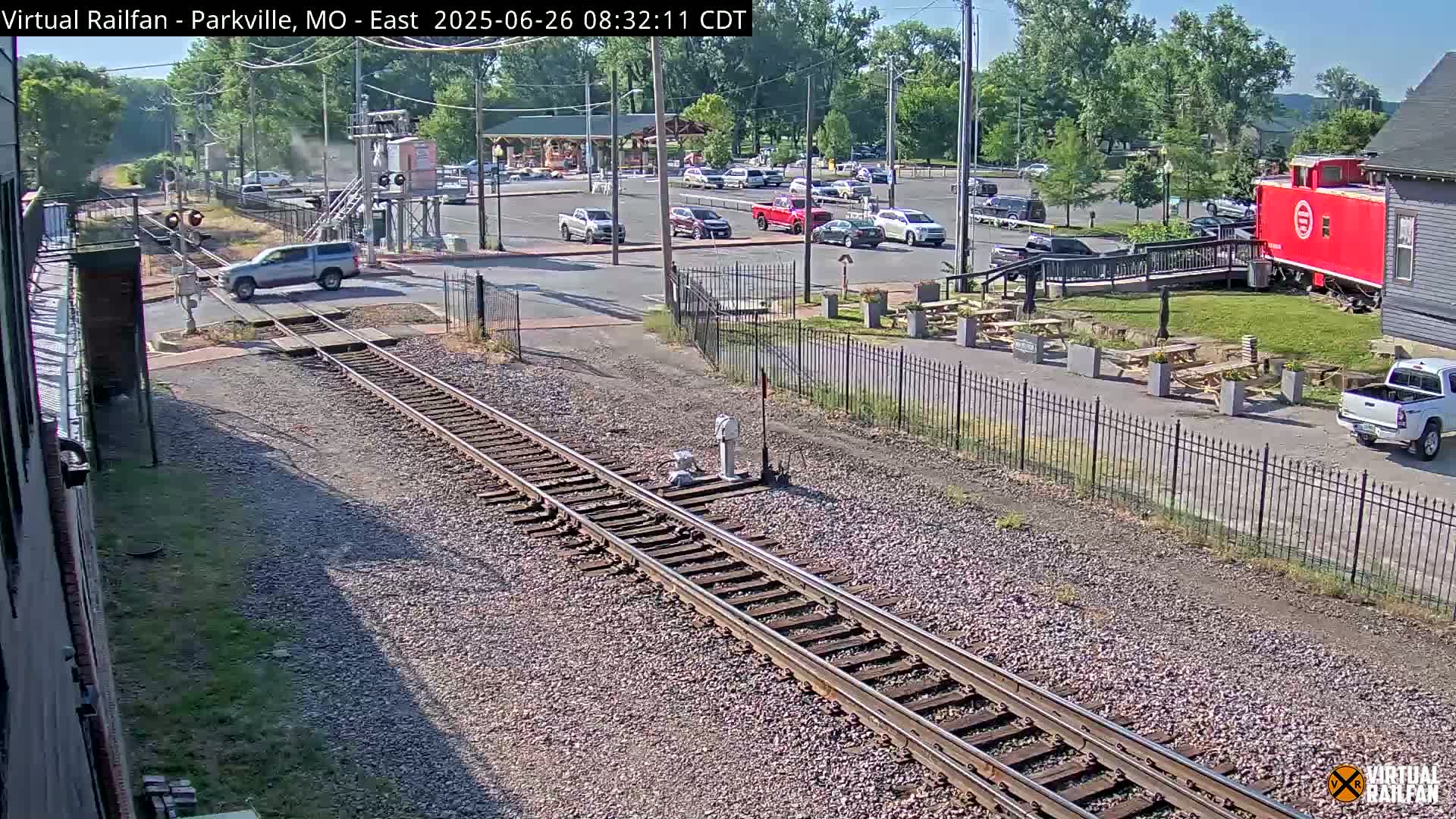 Parkville Railroad Crossing Live Cam - Parkville, Platte, Missouri, USA
