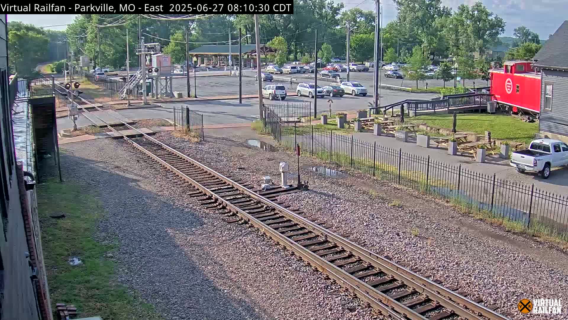 Parkville Railroad Crossing Live Cam - Parkville, Platte, Missouri, USA