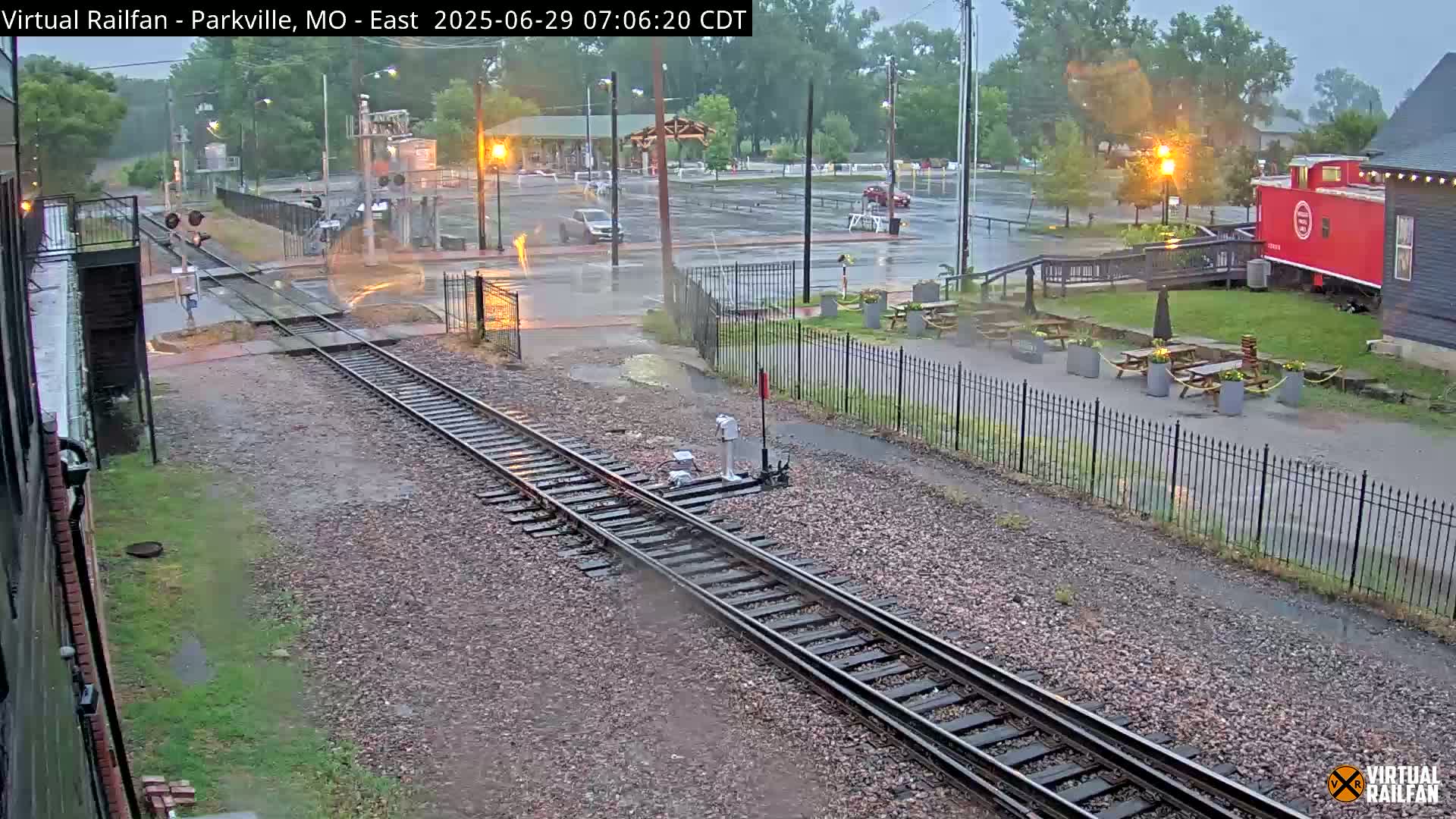 Parkville Railroad Crossing Live Cam - Parkville, Platte, Missouri, USA