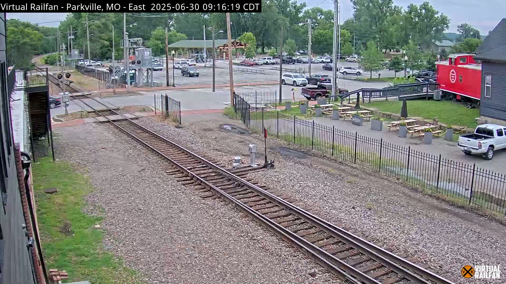 Parkville Railroad Crossing Live Cam - Parkville, Platte, Missouri, USA