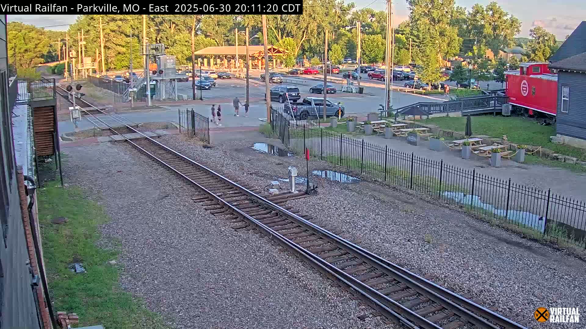 Parkville Railroad Crossing Live Cam - Parkville, Platte, Missouri, USA