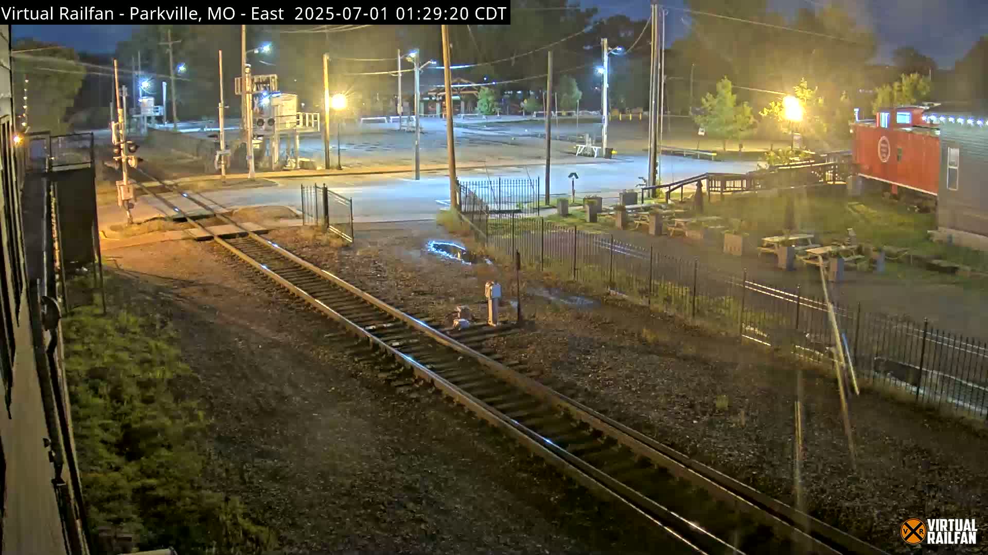 Parkville Railroad Crossing Live Cam - Parkville, Platte, Missouri, USA