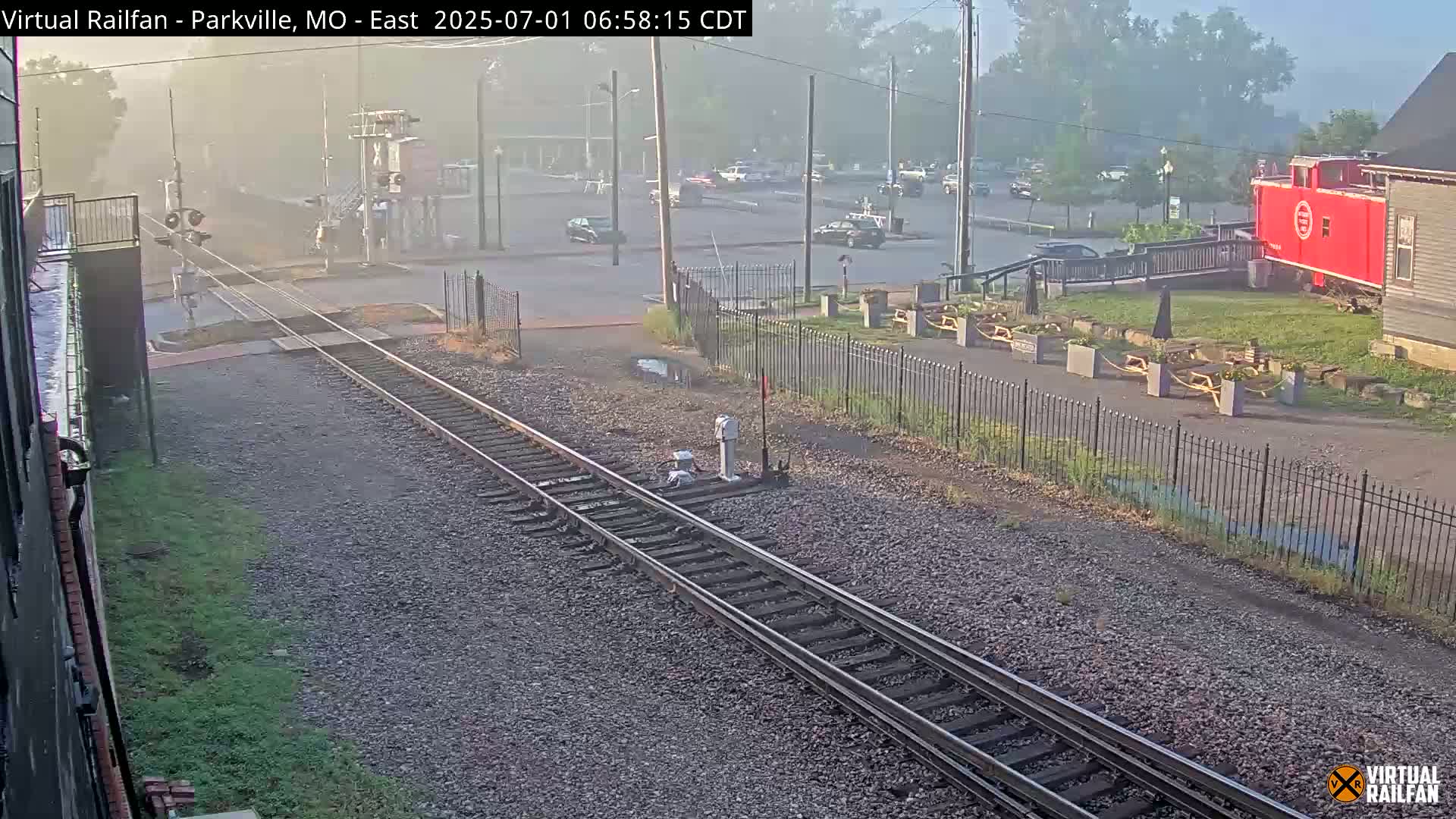Parkville Railroad Crossing Live Cam - Parkville, Platte, Missouri, USA