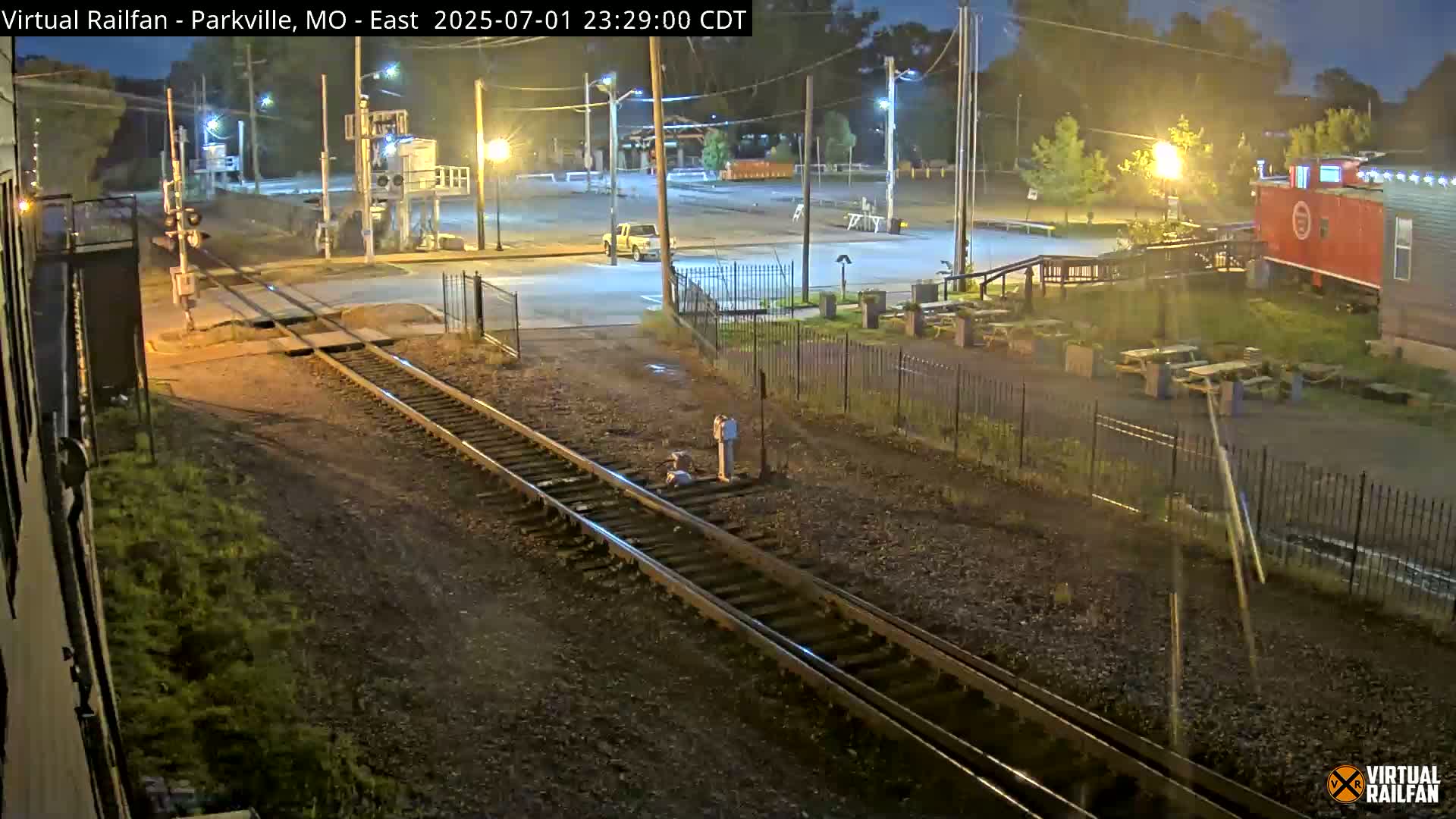 Parkville Railroad Crossing Live Cam - Parkville, Platte, Missouri, USA