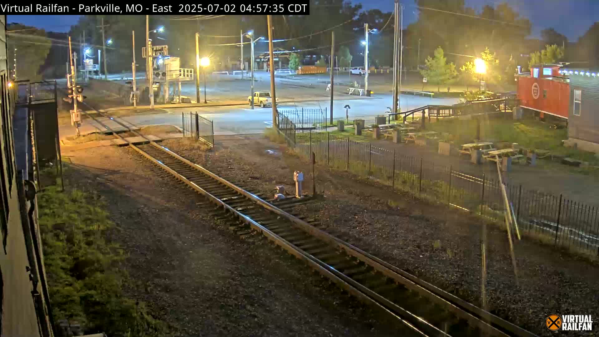 Parkville Railroad Crossing Live Cam - Parkville, Platte, Missouri, USA