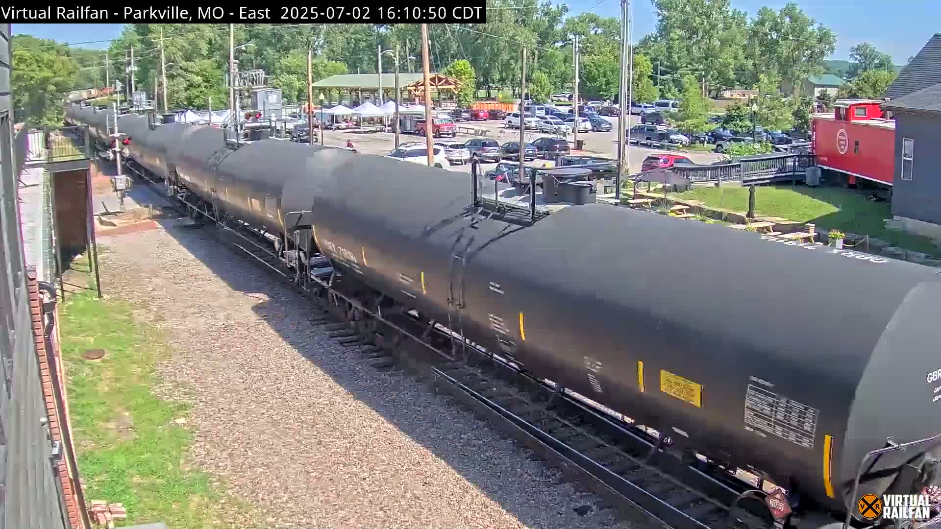Parkville Railroad Crossing Live Cam - Parkville, Platte, Missouri, USA