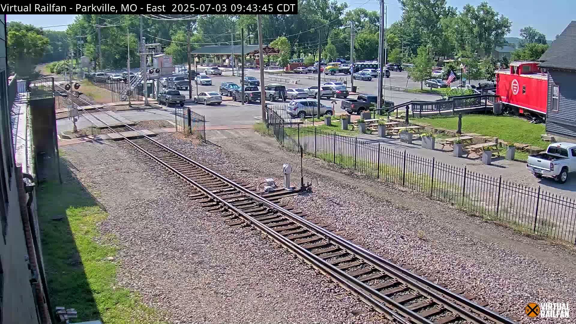 Parkville Railroad Crossing Live Cam - Parkville, Platte, Missouri, USA