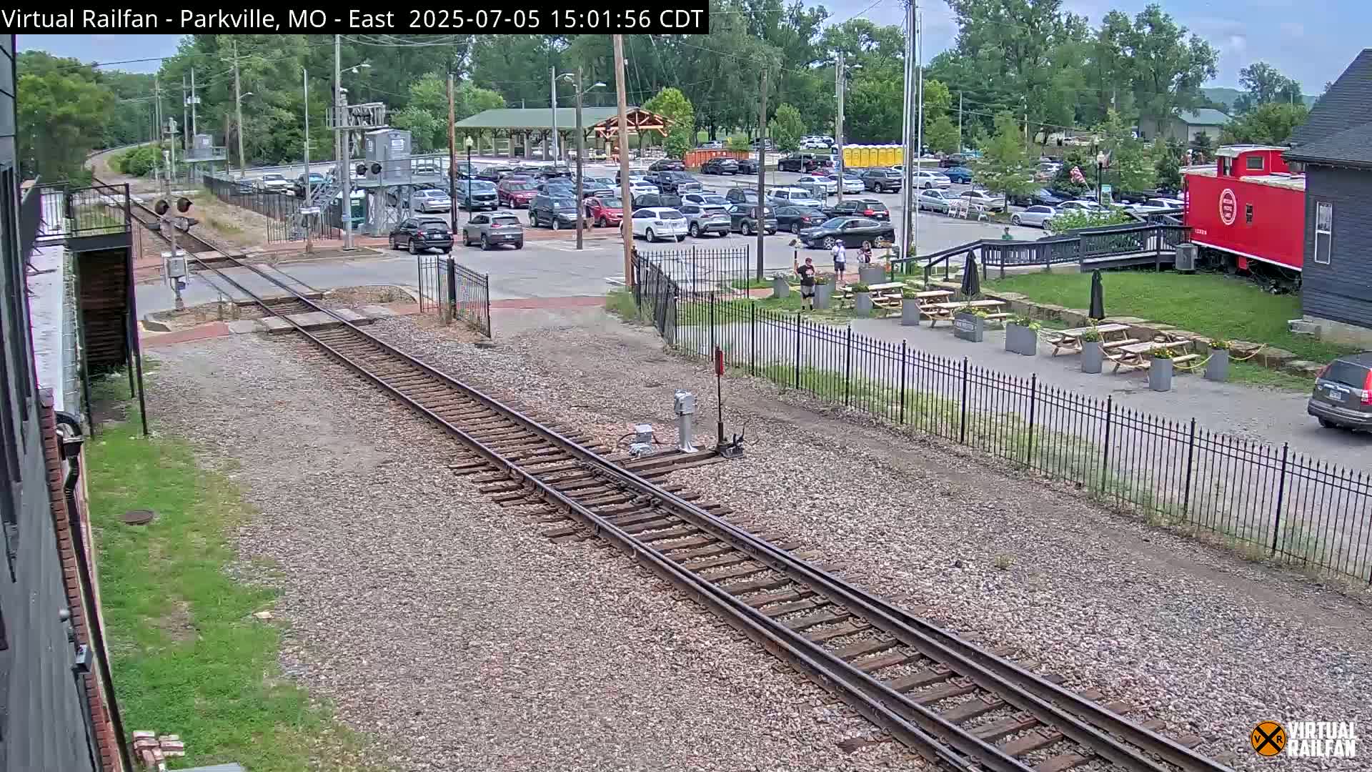 Parkville Railroad Crossing Live Cam - Parkville, Platte, Missouri, USA