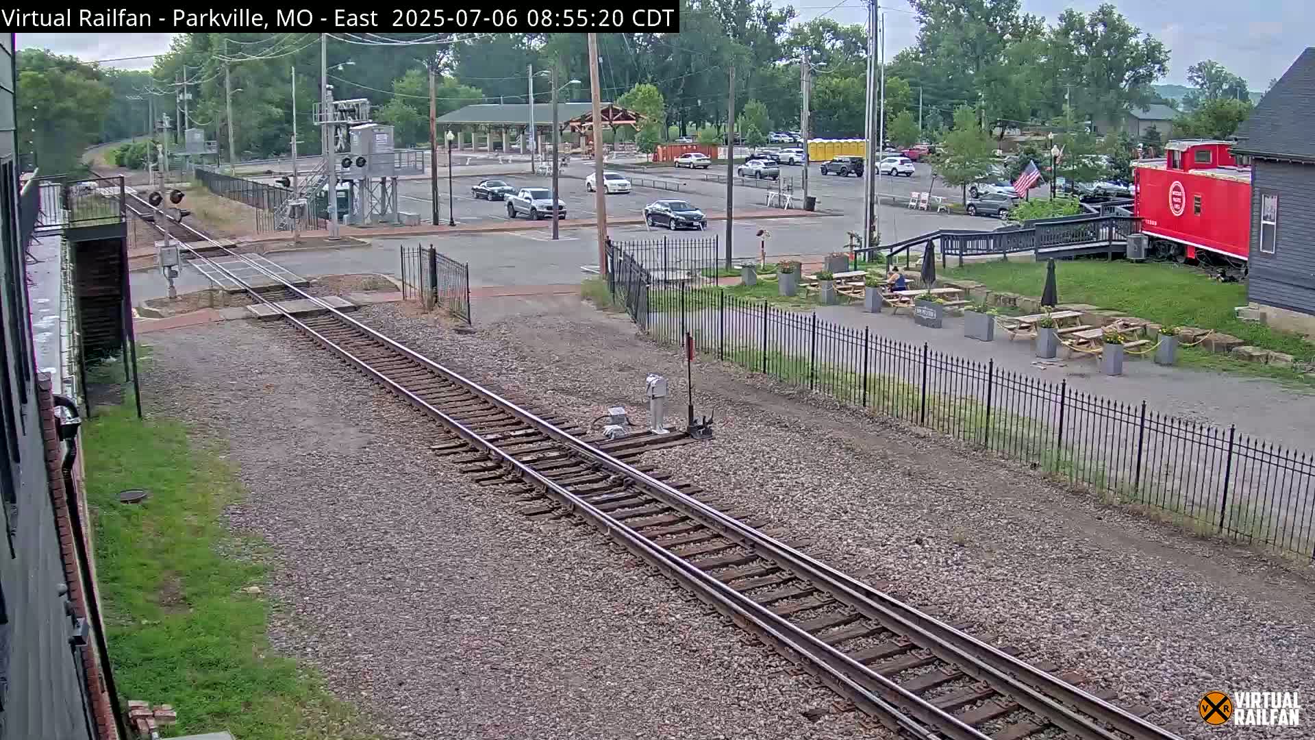 Parkville Railroad Crossing Live Cam - Parkville, Platte, Missouri, USA
