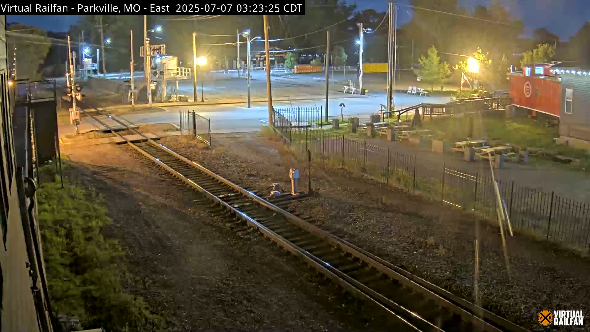 Parkville Railroad Crossing Live Cam - Parkville, Platte, Missouri, USA