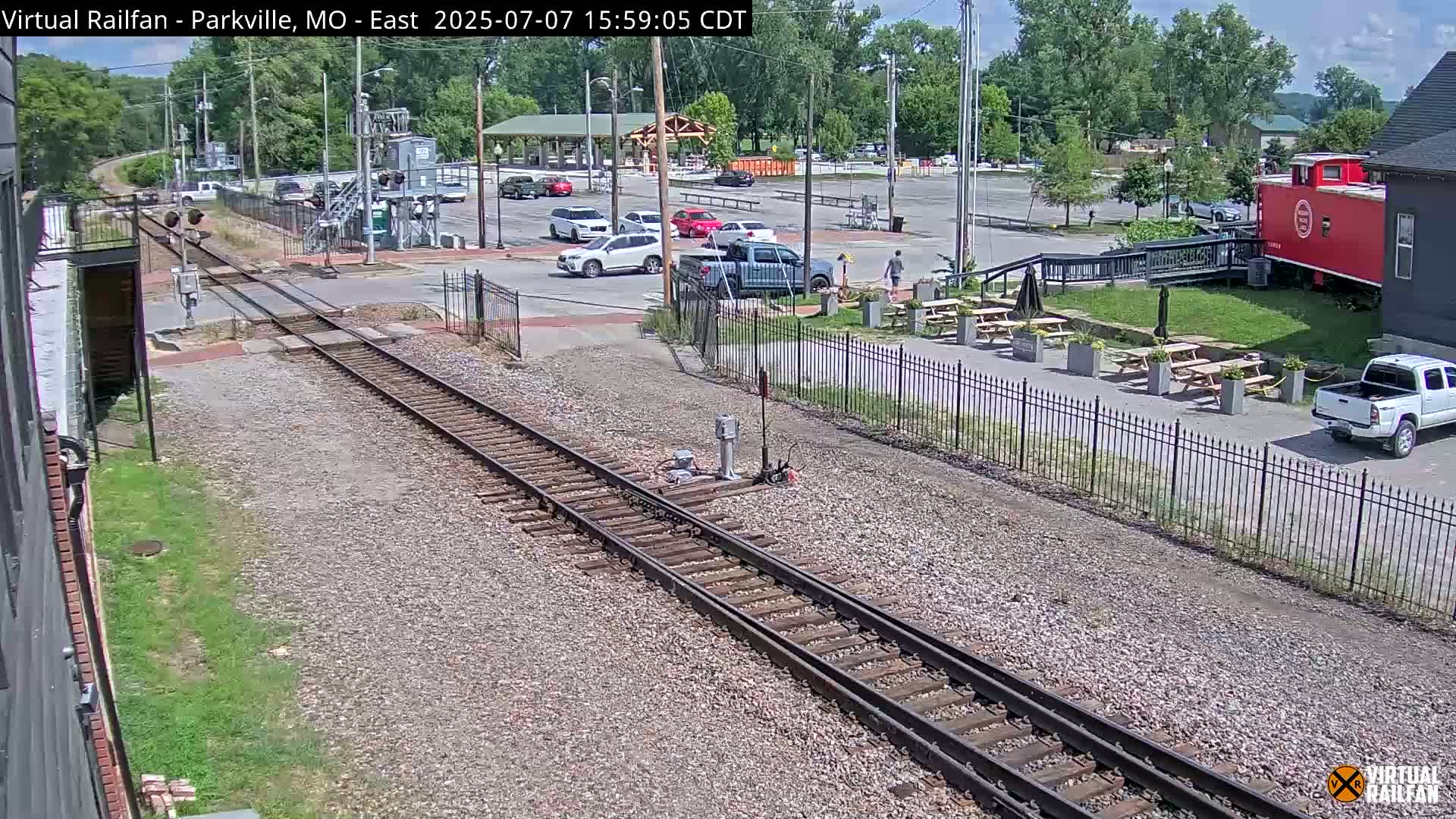 Parkville Railroad Crossing Live Cam - Parkville, Platte, Missouri, USA