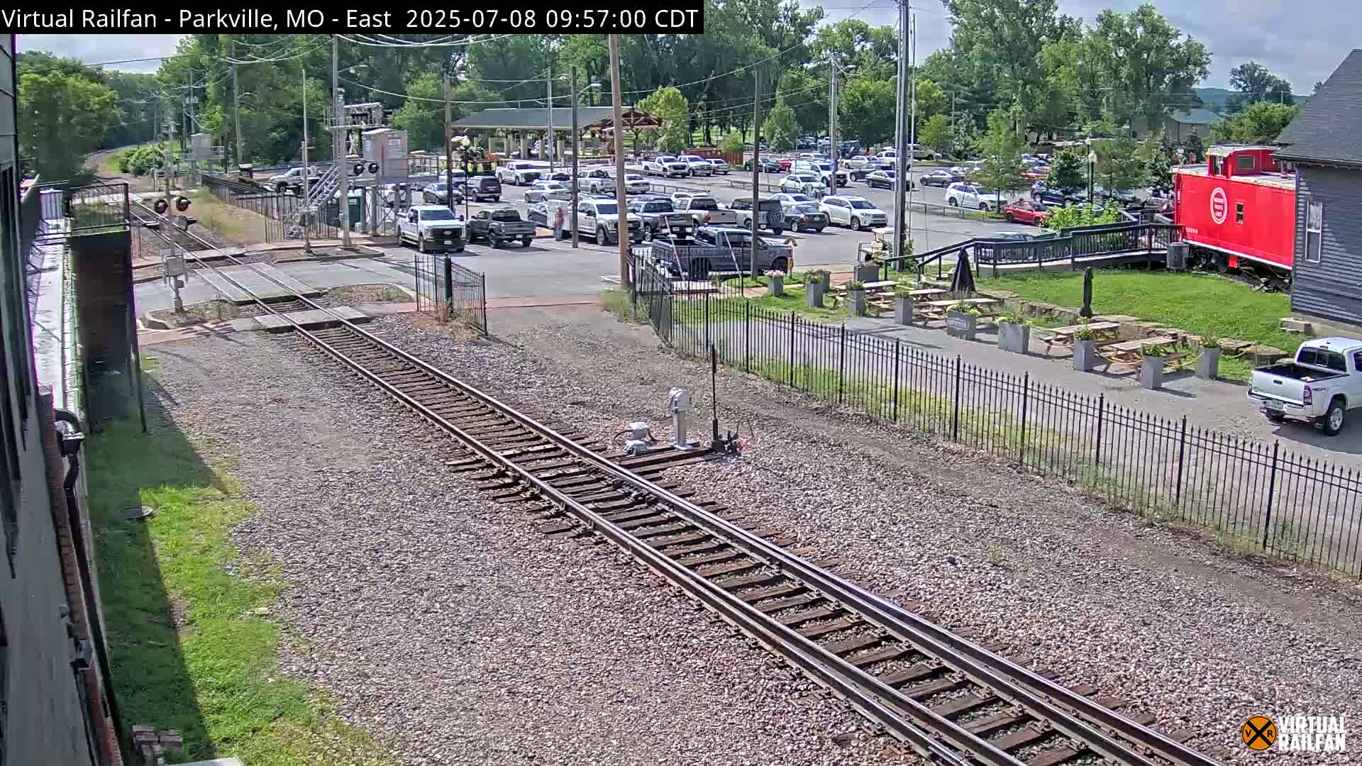 Parkville Railroad Crossing Live Cam - Parkville, Platte, Missouri, USA