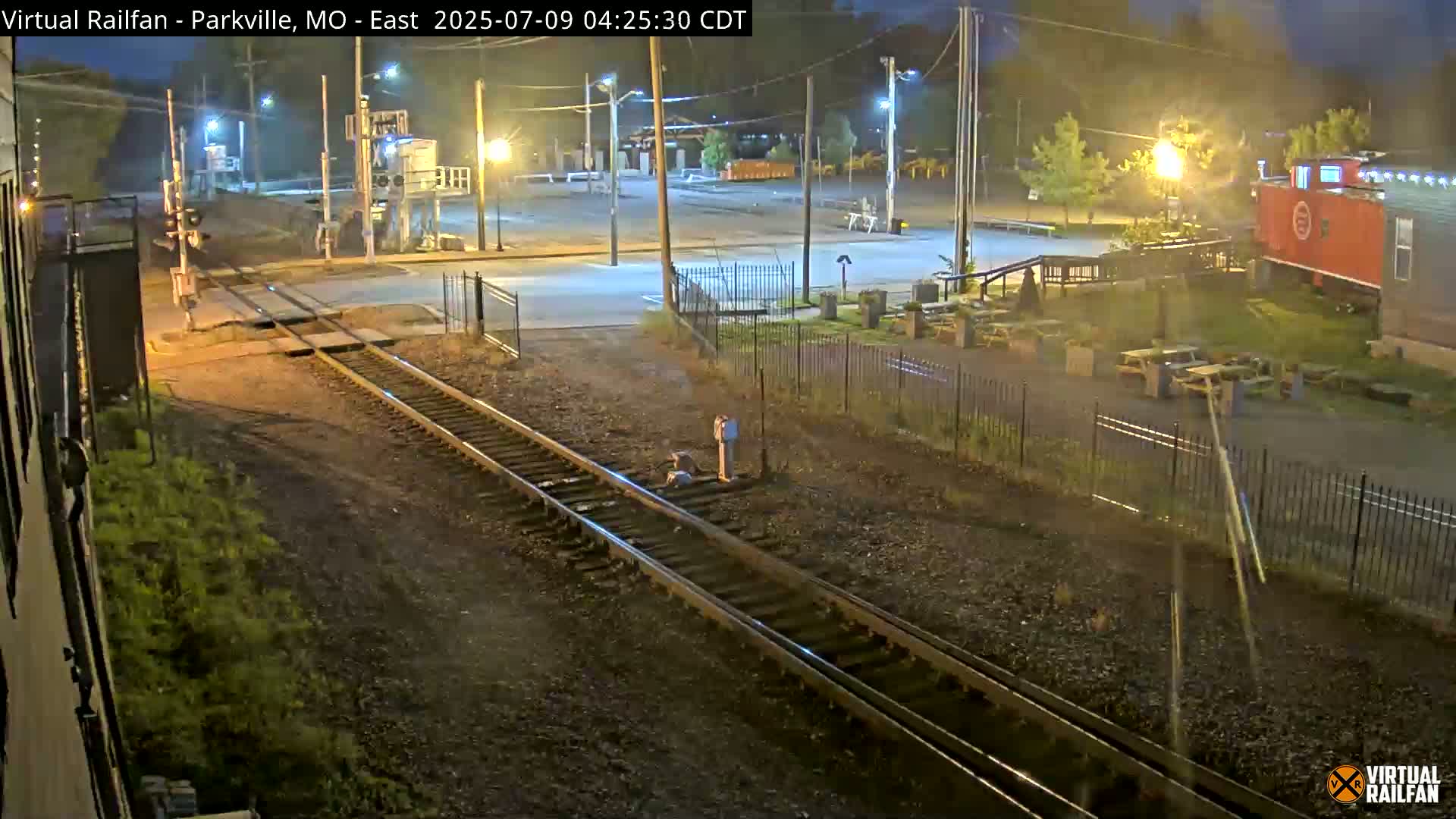 Parkville Railroad Crossing Live Cam - Parkville, Platte, Missouri, USA