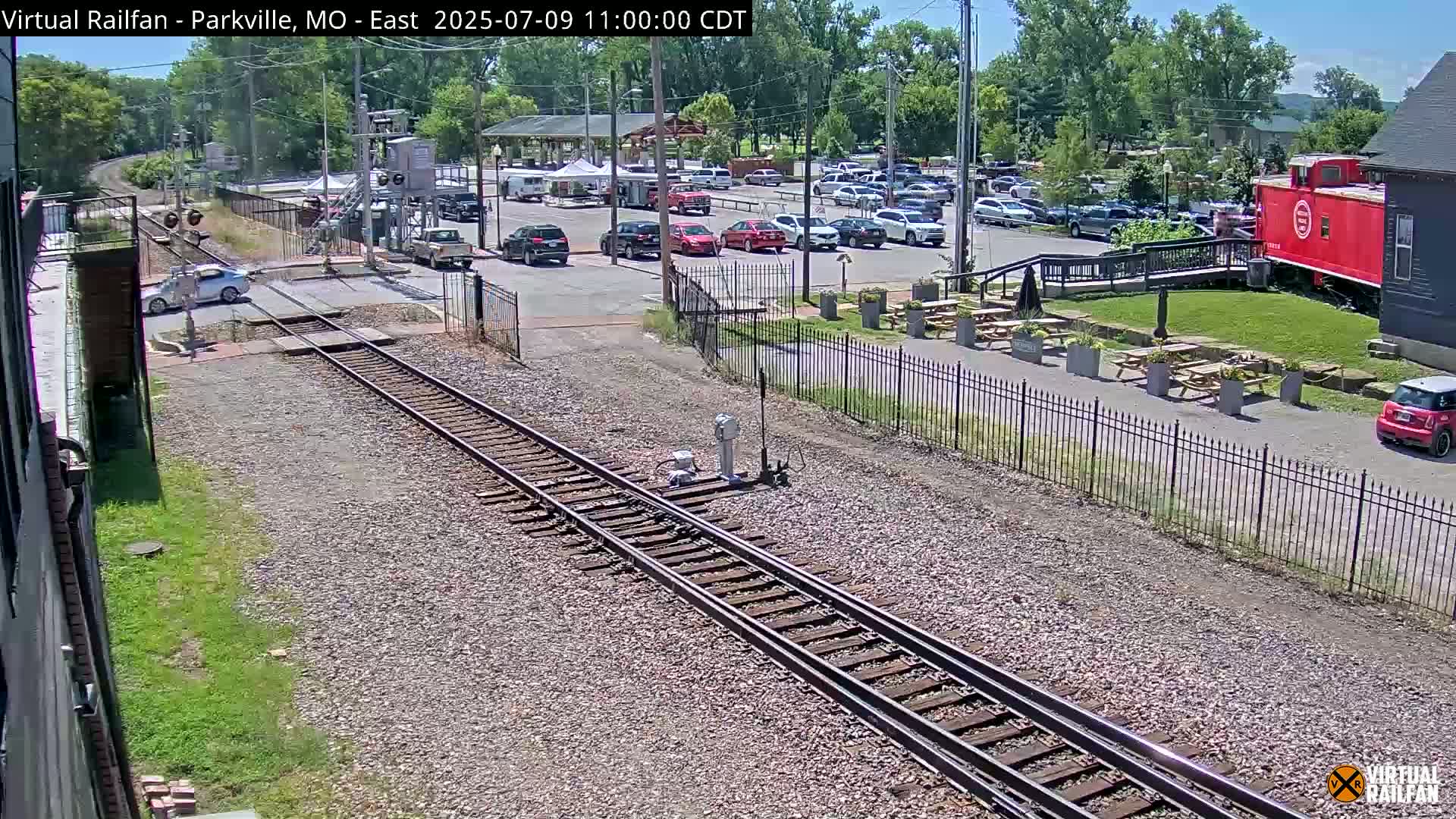 Parkville Railroad Crossing Live Cam - Parkville, Platte, Missouri, USA